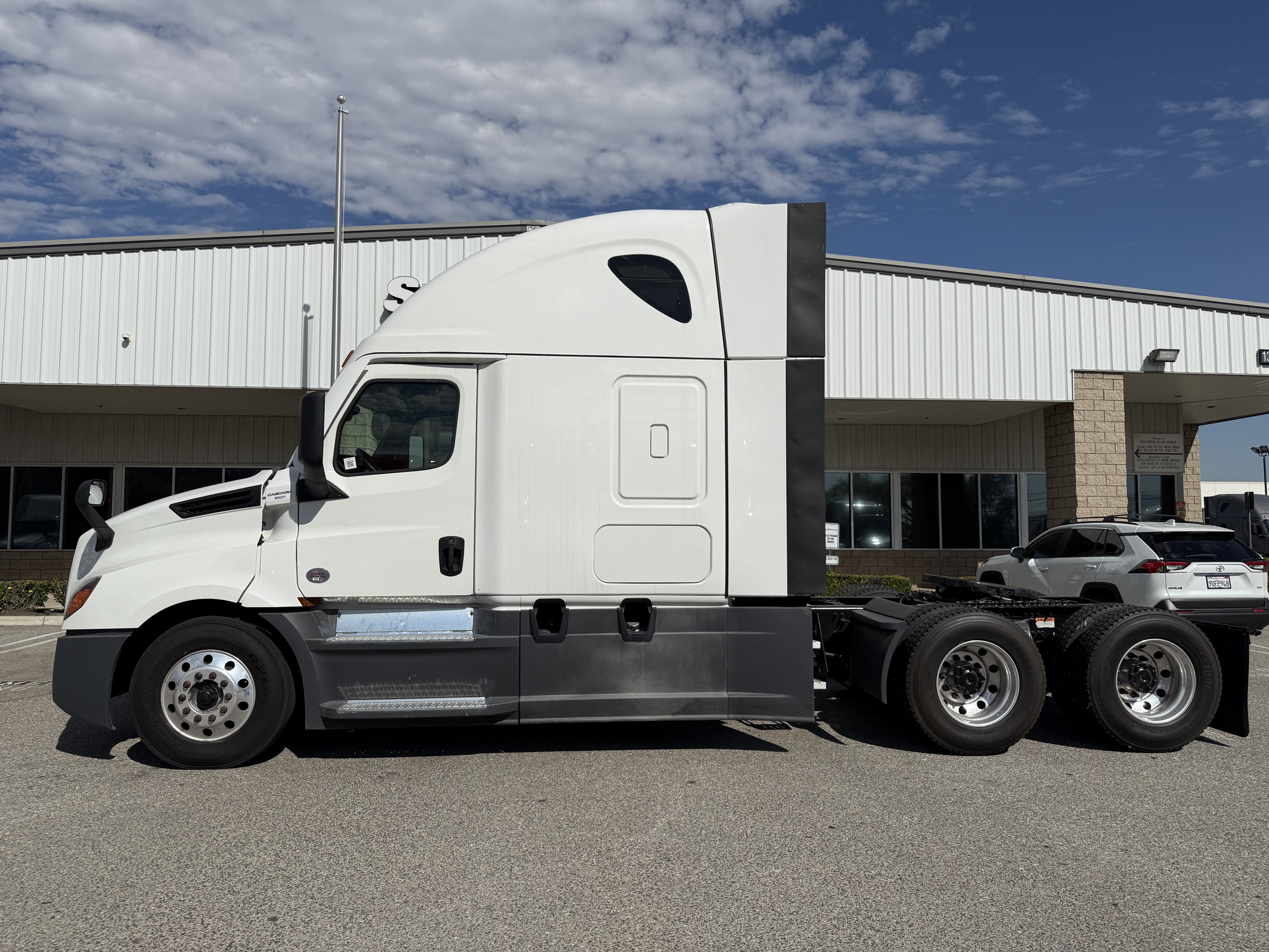 2023 FREIGHTLINER CASCADIA 126SLP - image 3