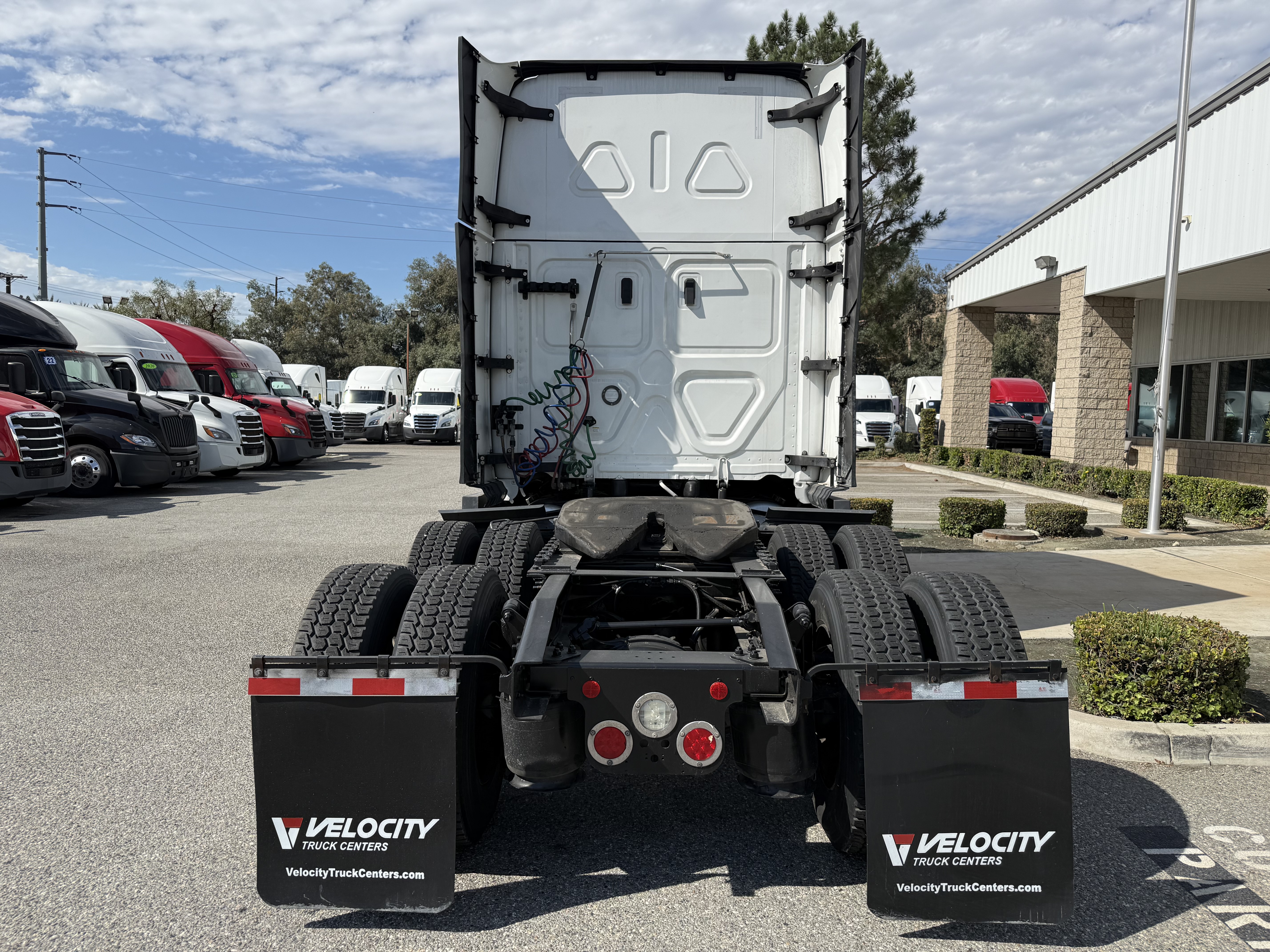 2023 FREIGHTLINER CASCADIA 126SLP - image 5