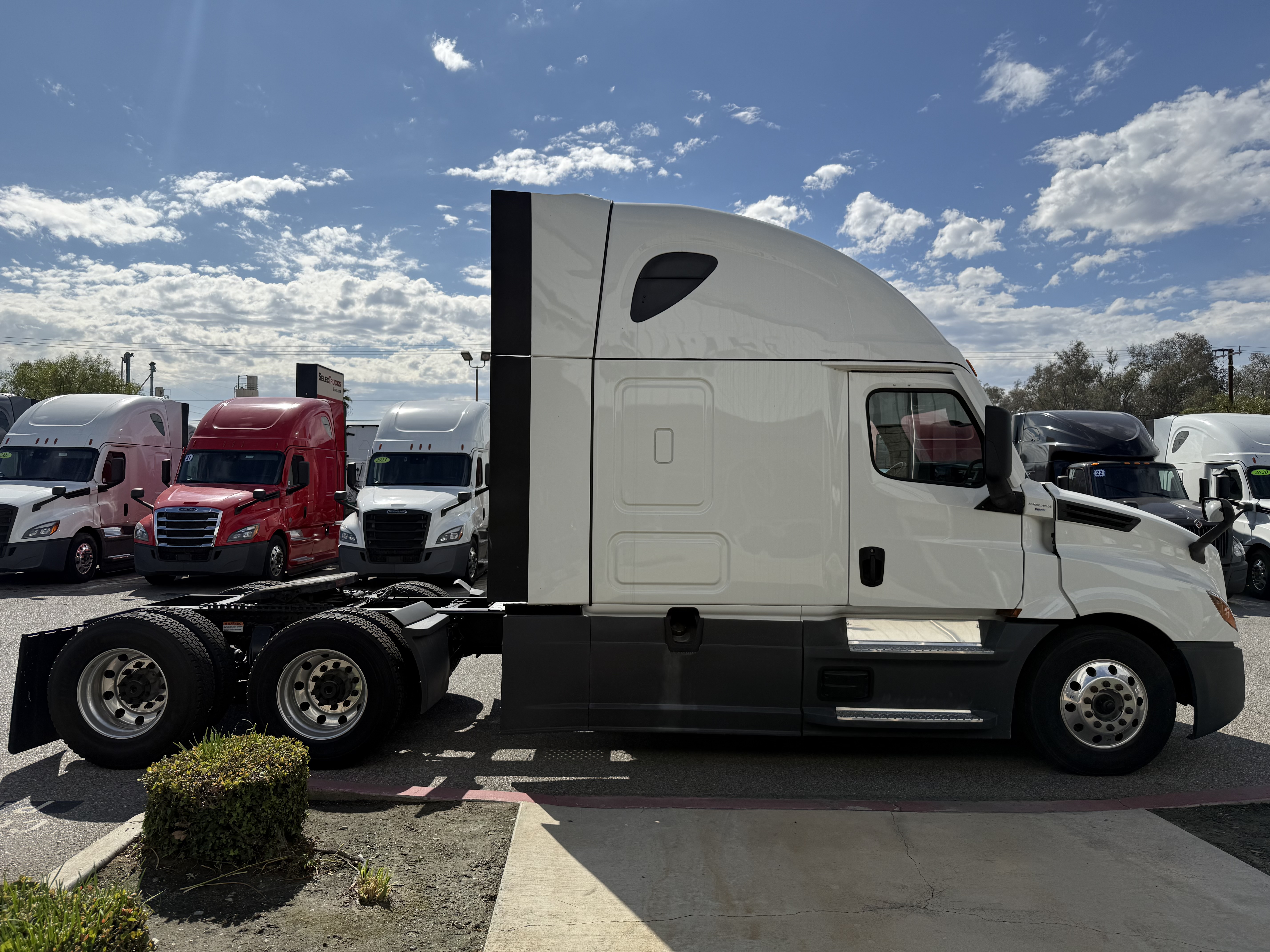 2023 FREIGHTLINER CASCADIA 126SLP - image 7