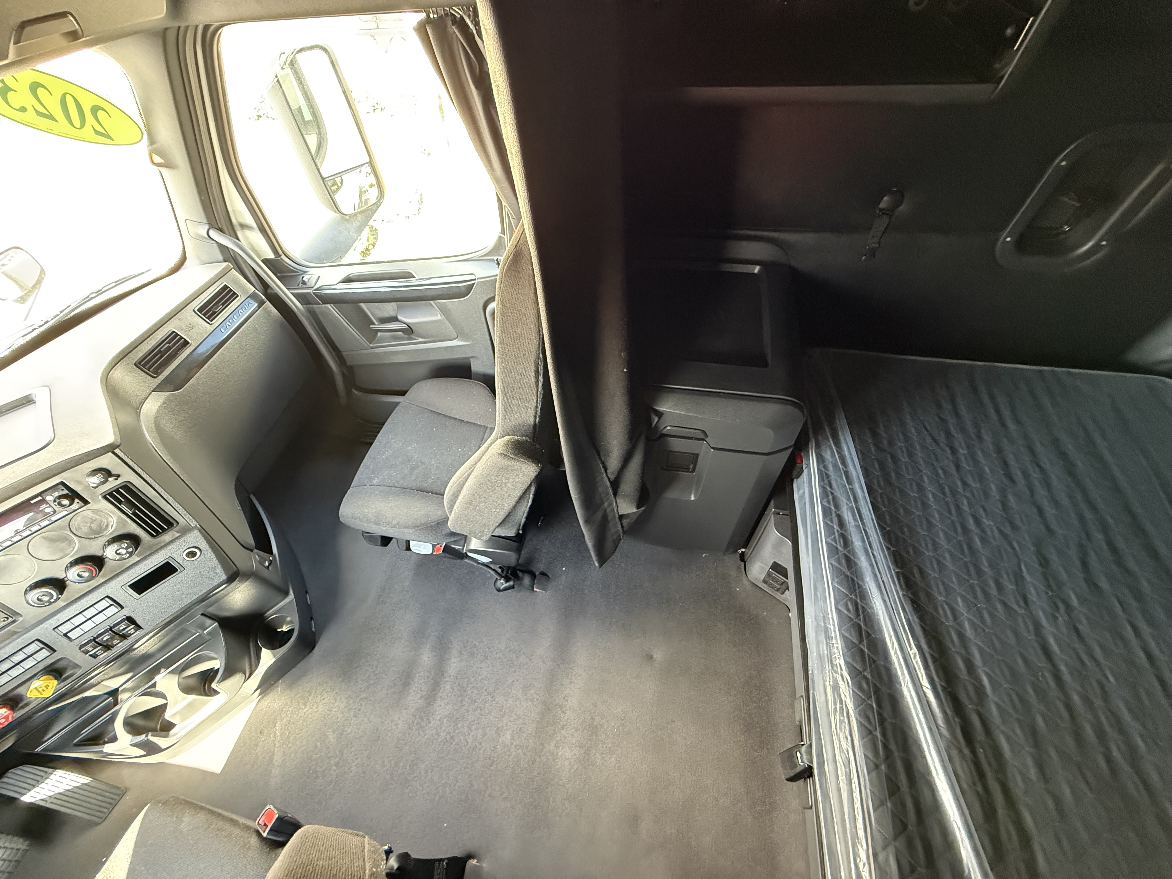 2023 FREIGHTLINER CASCADIA 126SLP - image 17