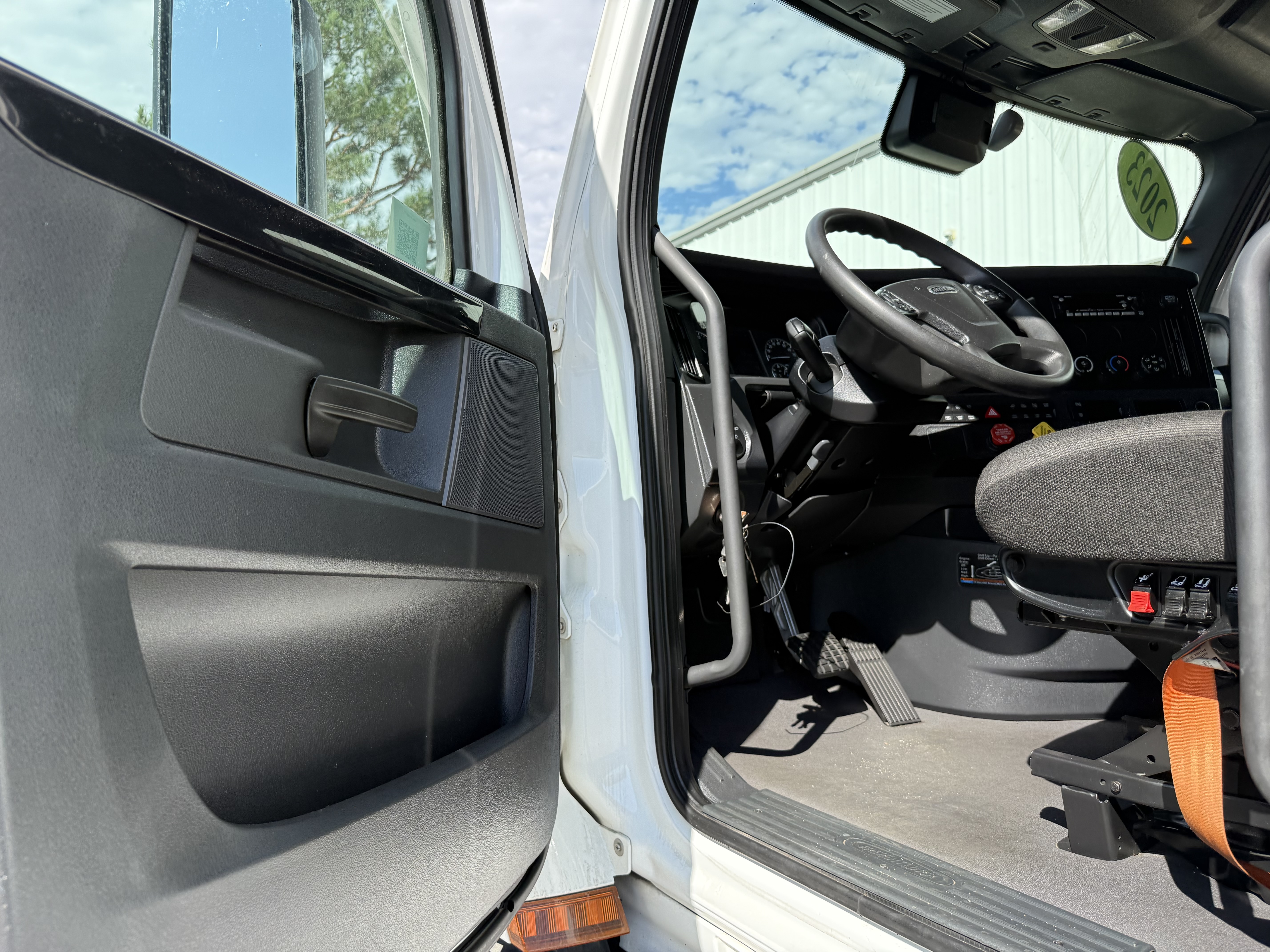 2023 FREIGHTLINER CASCADIA 126SLP - image 18