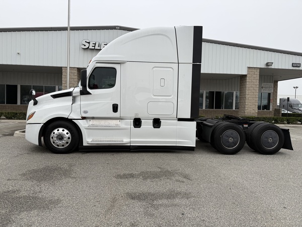FREIGHTLINER CASCADIA 126SLP 2024