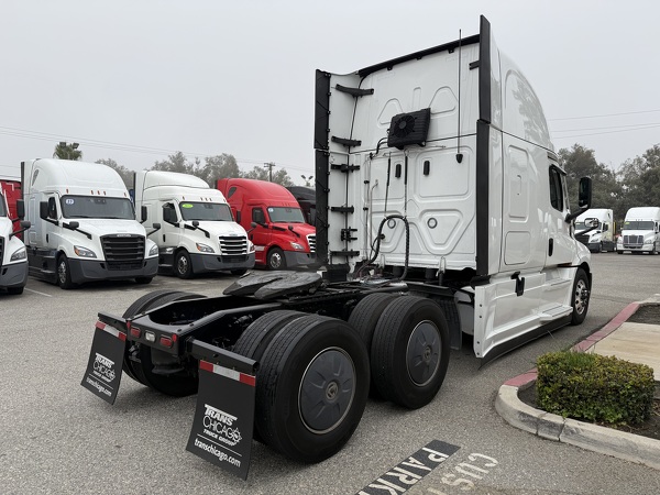 FREIGHTLINER CASCADIA 126SLP 2024