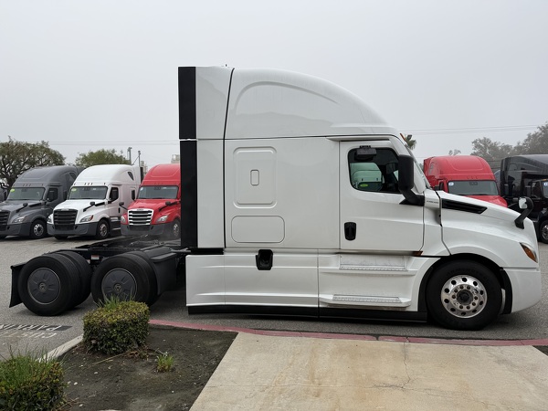 FREIGHTLINER CASCADIA 126SLP 2024