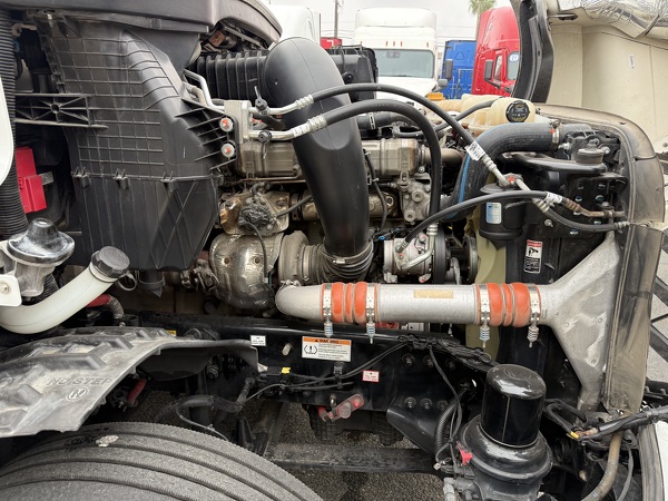 FREIGHTLINER CASCADIA 126SLP 2024