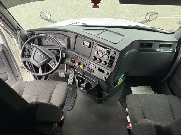 FREIGHTLINER CASCADIA 126SLP 2024