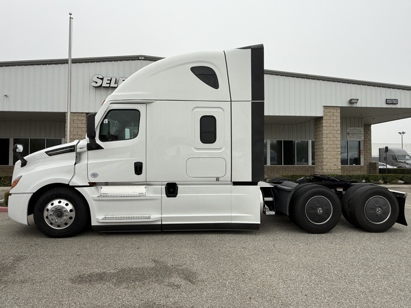 FREIGHTLINER CASCADIA 126SLP 2024