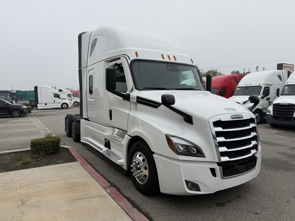 FREIGHTLINER CASCADIA 126SLP 2024