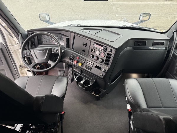 FREIGHTLINER CASCADIA 126SLP 2024