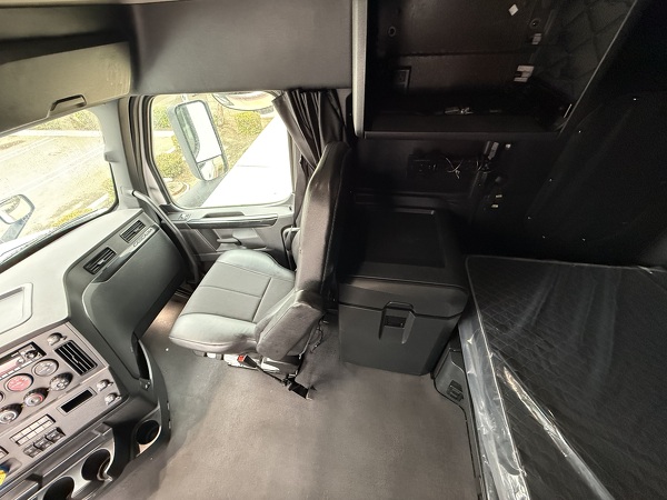 FREIGHTLINER CASCADIA 126SLP 2024