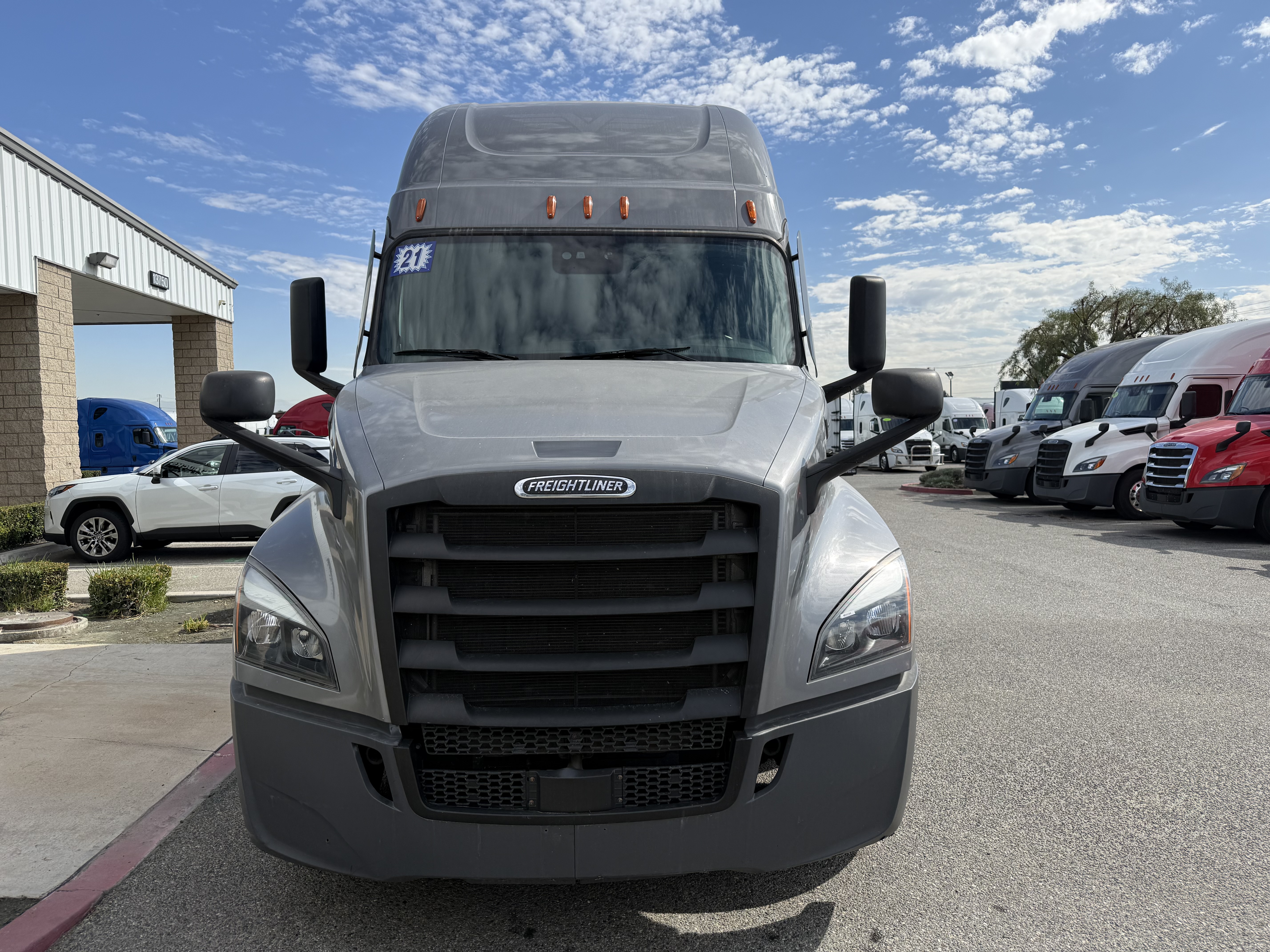 2021 FREIGHTLINER CASCADIA 126SLP - image 2
