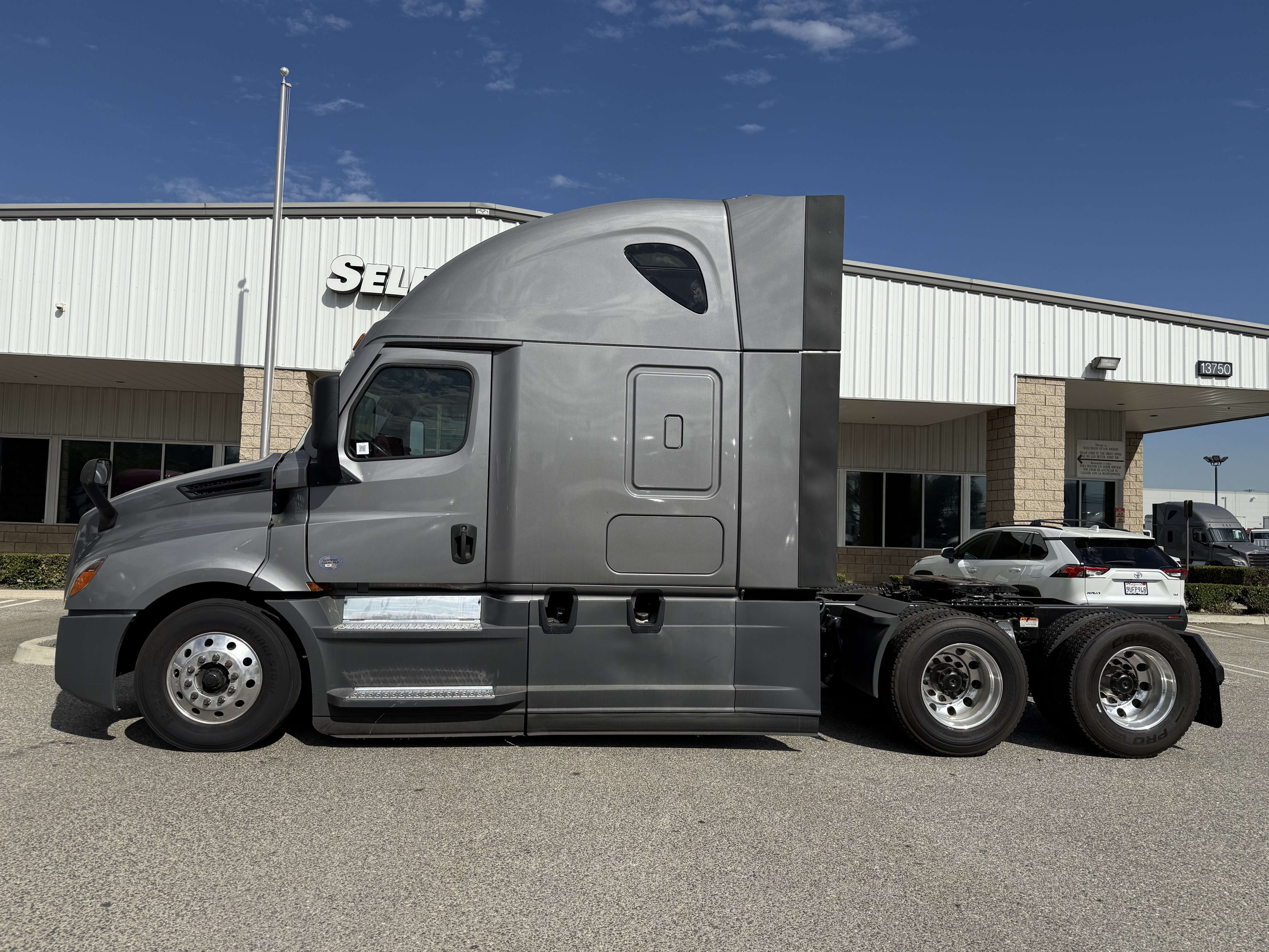 2021 FREIGHTLINER CASCADIA 126SLP - image 3