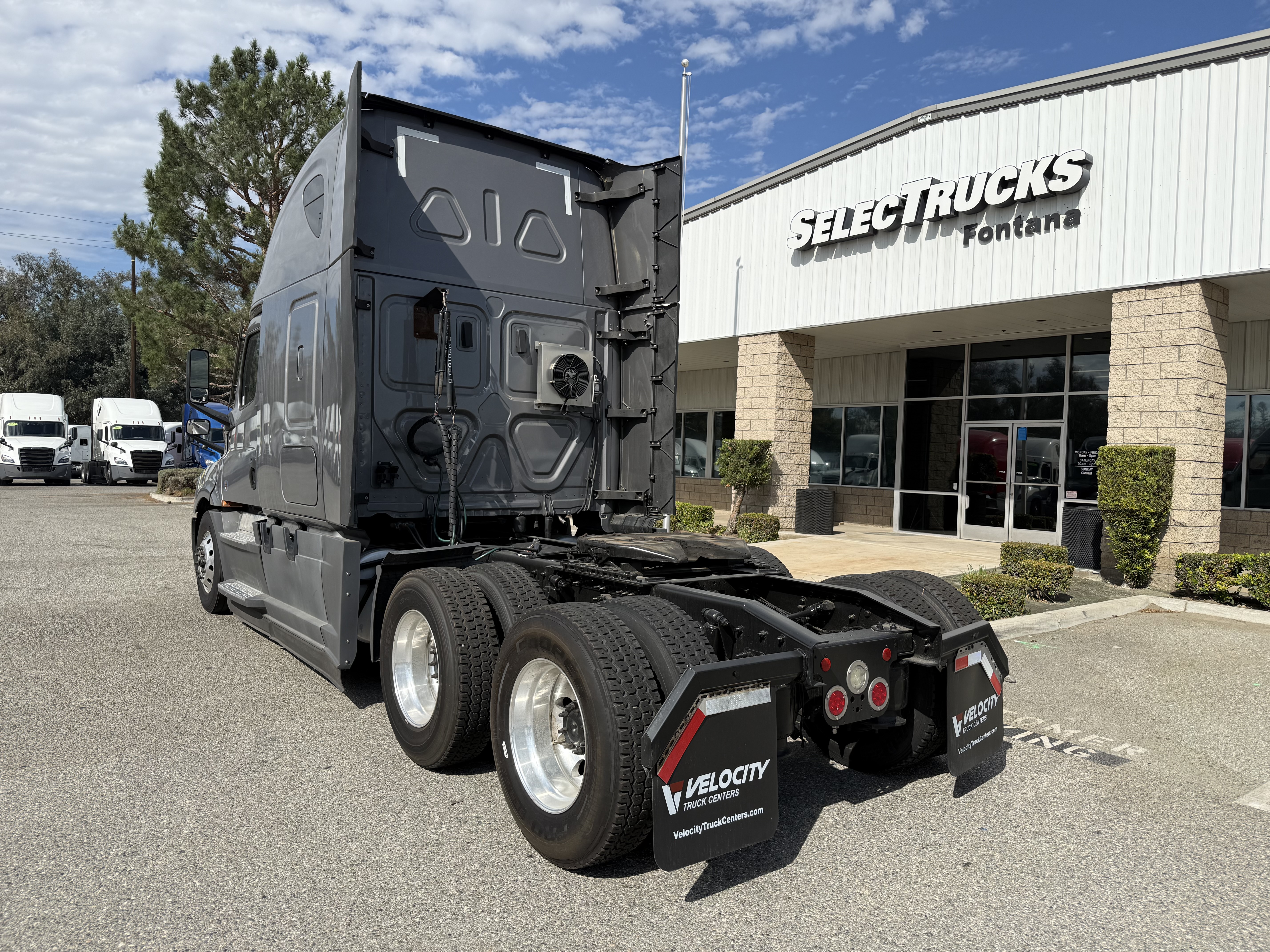 2021 FREIGHTLINER CASCADIA 126SLP - image 4