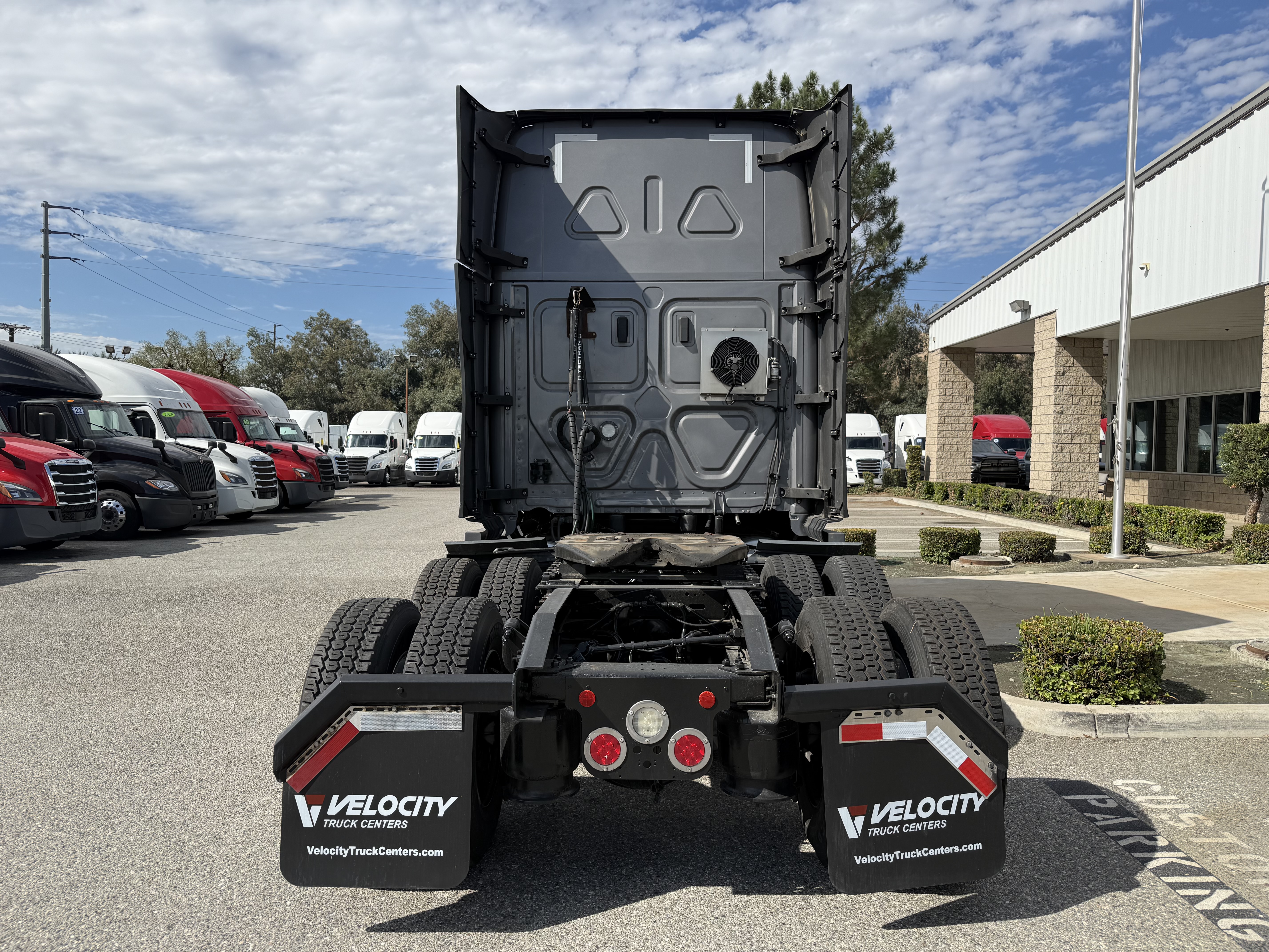 2021 FREIGHTLINER CASCADIA 126SLP - image 5