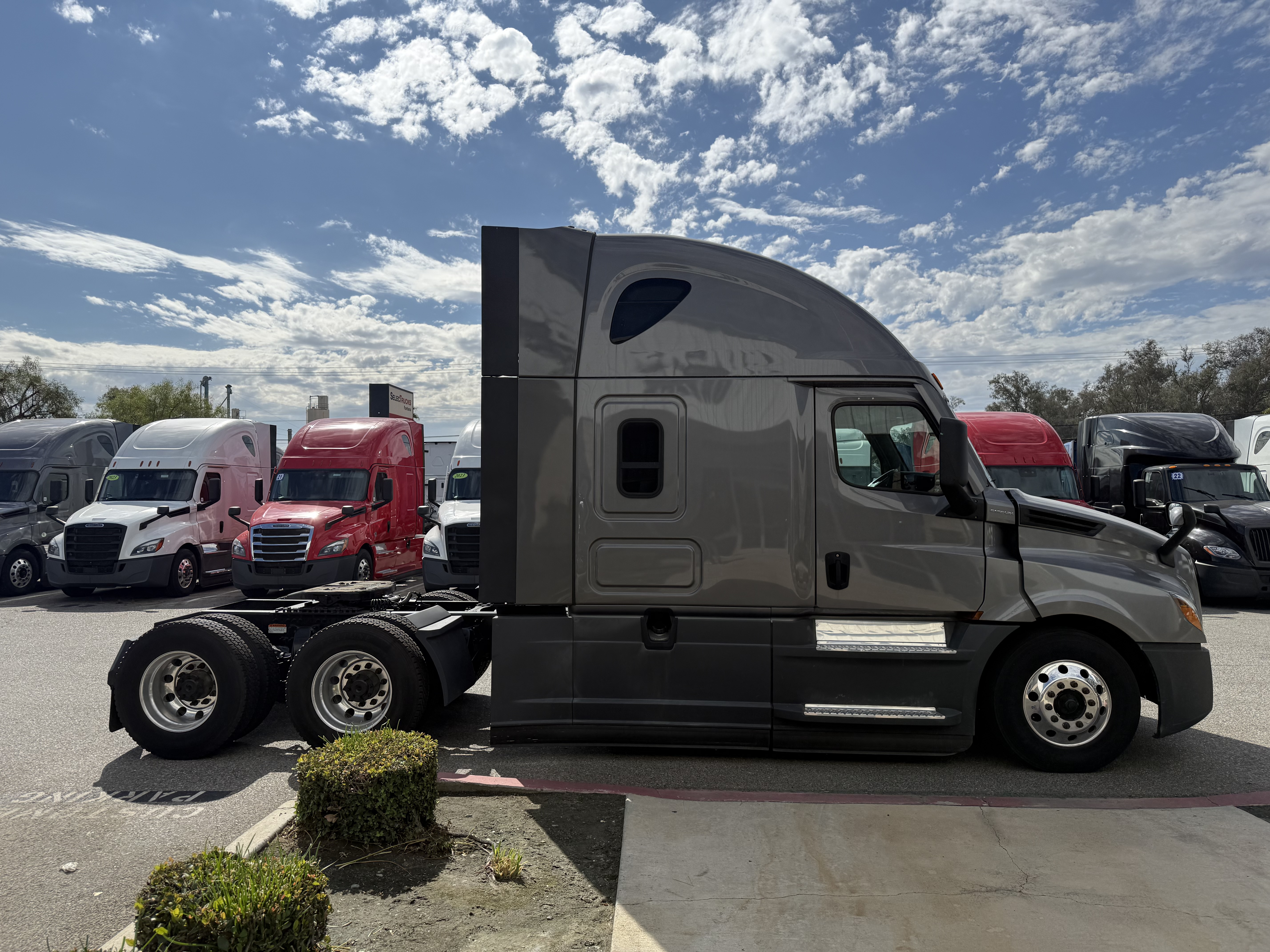 2021 FREIGHTLINER CASCADIA 126SLP - image 7