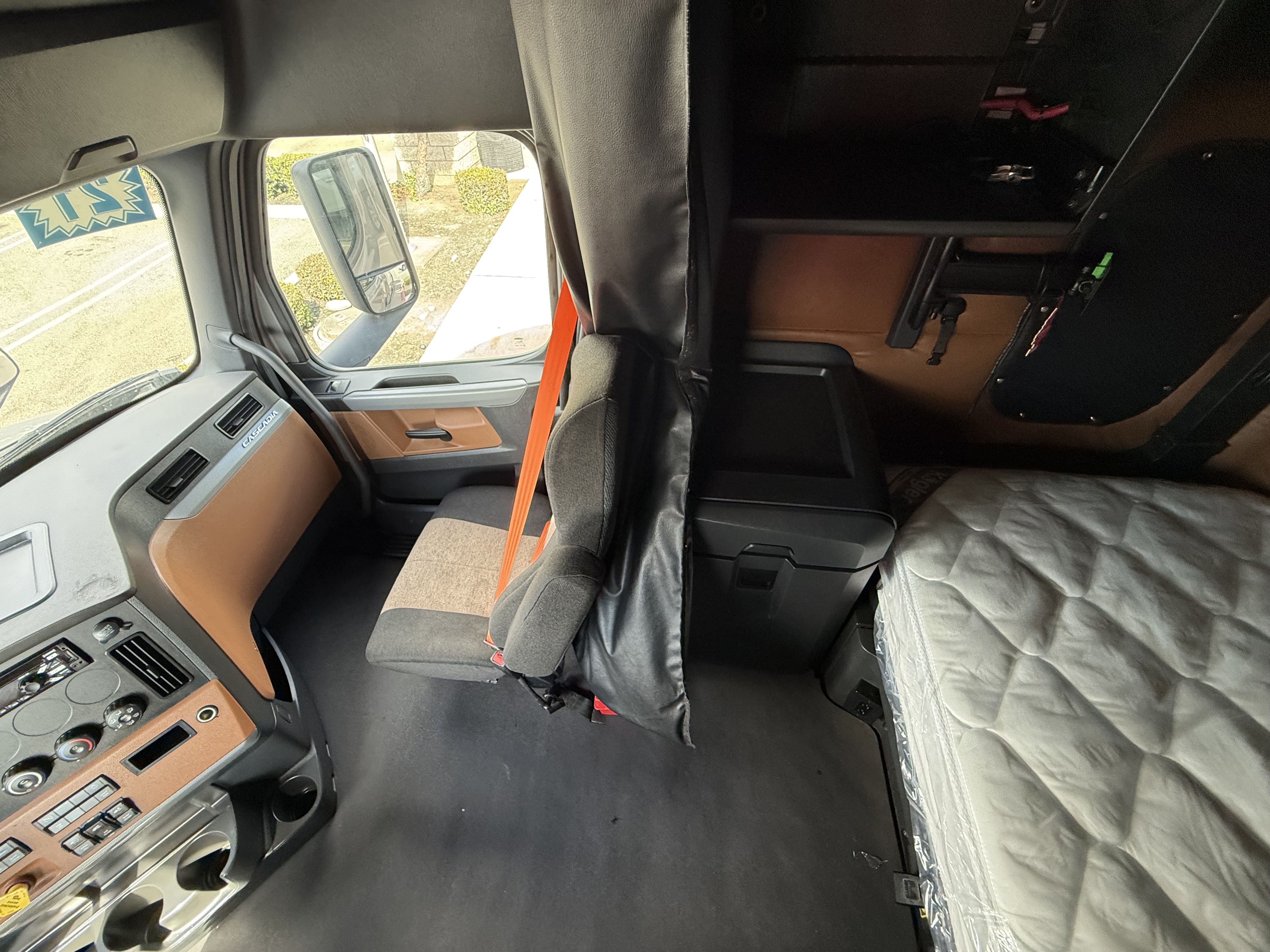 2021 FREIGHTLINER CASCADIA 126SLP - image 17