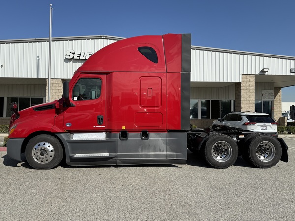 FREIGHTLINER CASCADIA 126SLP 2021