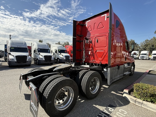 FREIGHTLINER CASCADIA 126SLP 2021