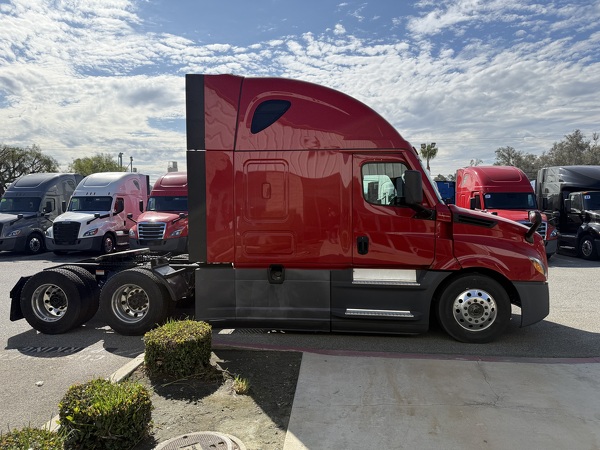 FREIGHTLINER CASCADIA 126SLP 2021