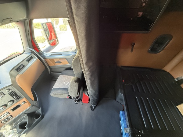 FREIGHTLINER CASCADIA 126SLP 2021