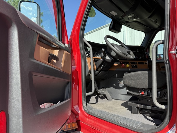 FREIGHTLINER CASCADIA 126SLP 2021