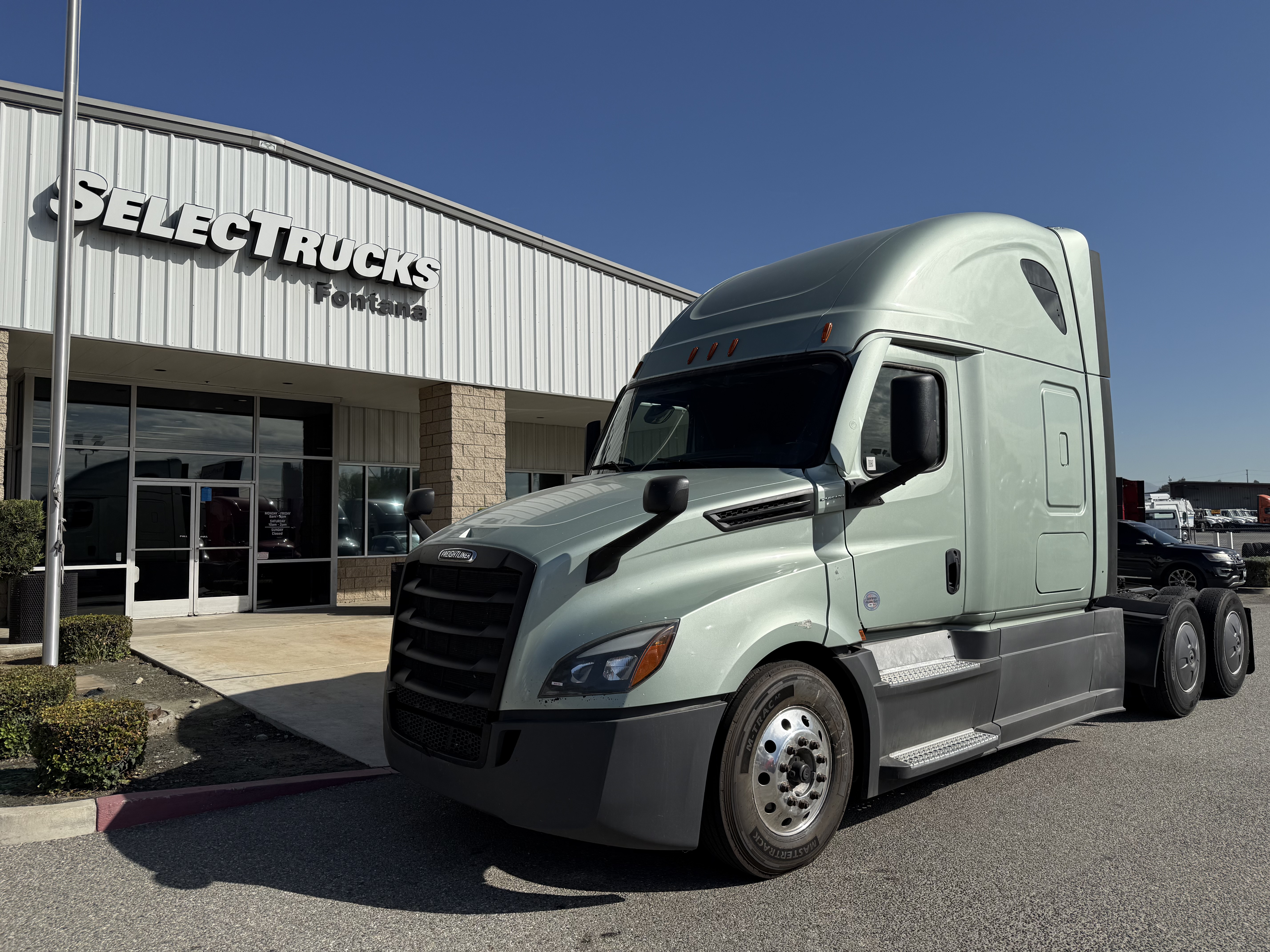 2022 FREIGHTLINER CASCADIA 126SLP - image 1