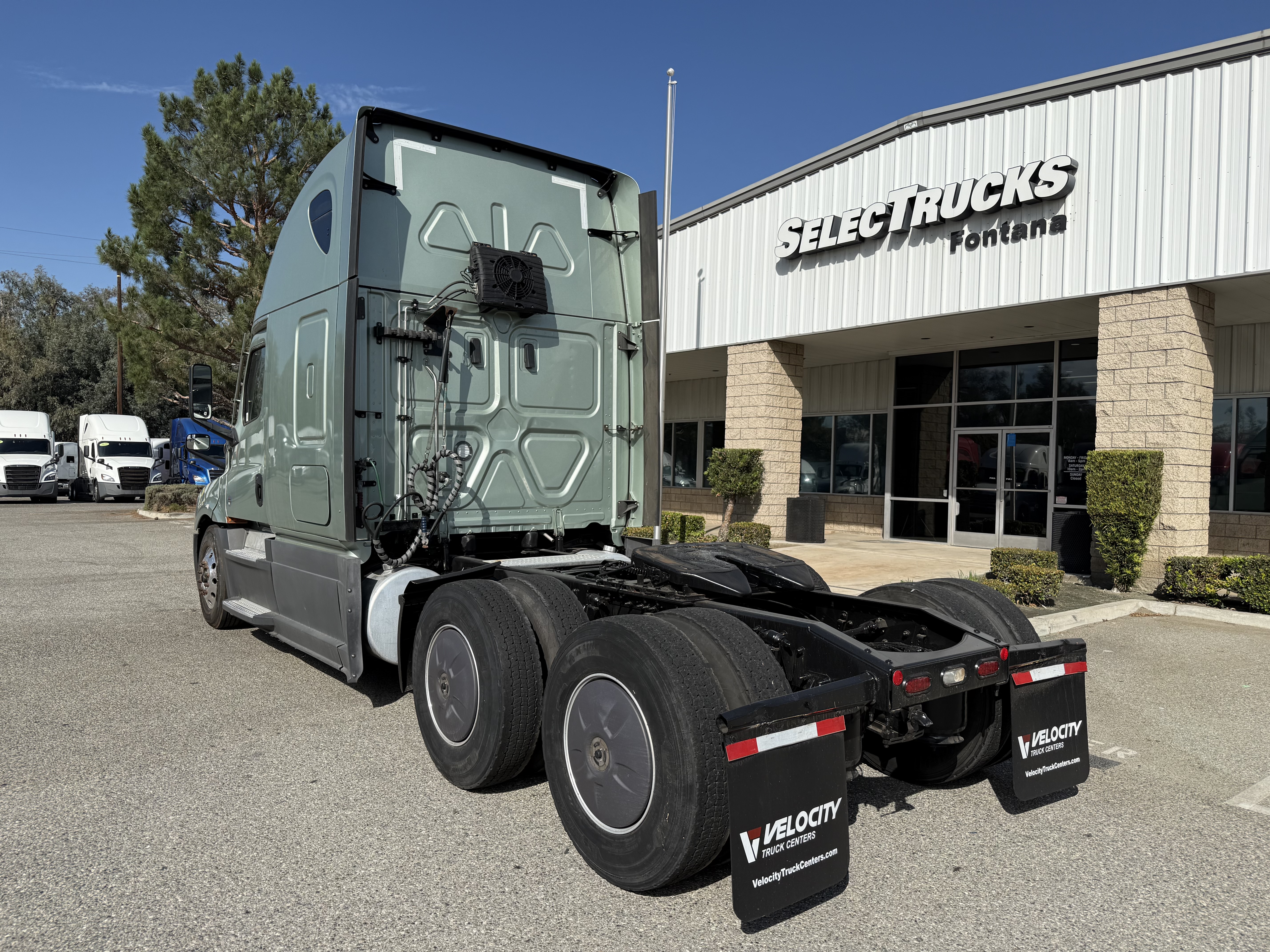 2022 FREIGHTLINER CASCADIA 126SLP - image 4