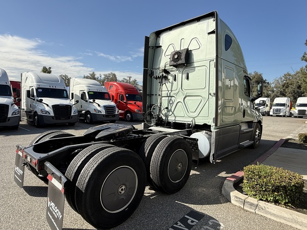 FREIGHTLINER CASCADIA 126SLP 2022