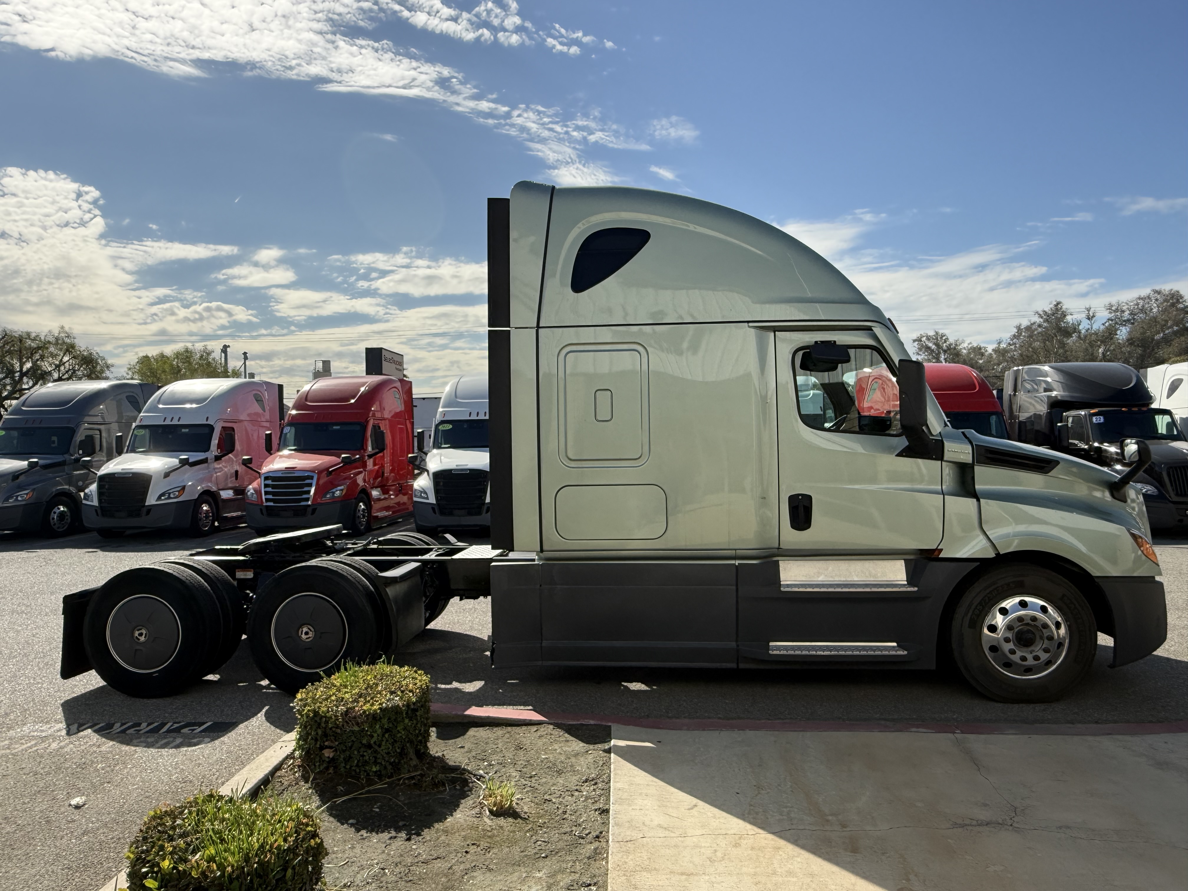 2022 FREIGHTLINER CASCADIA 126SLP - image 7