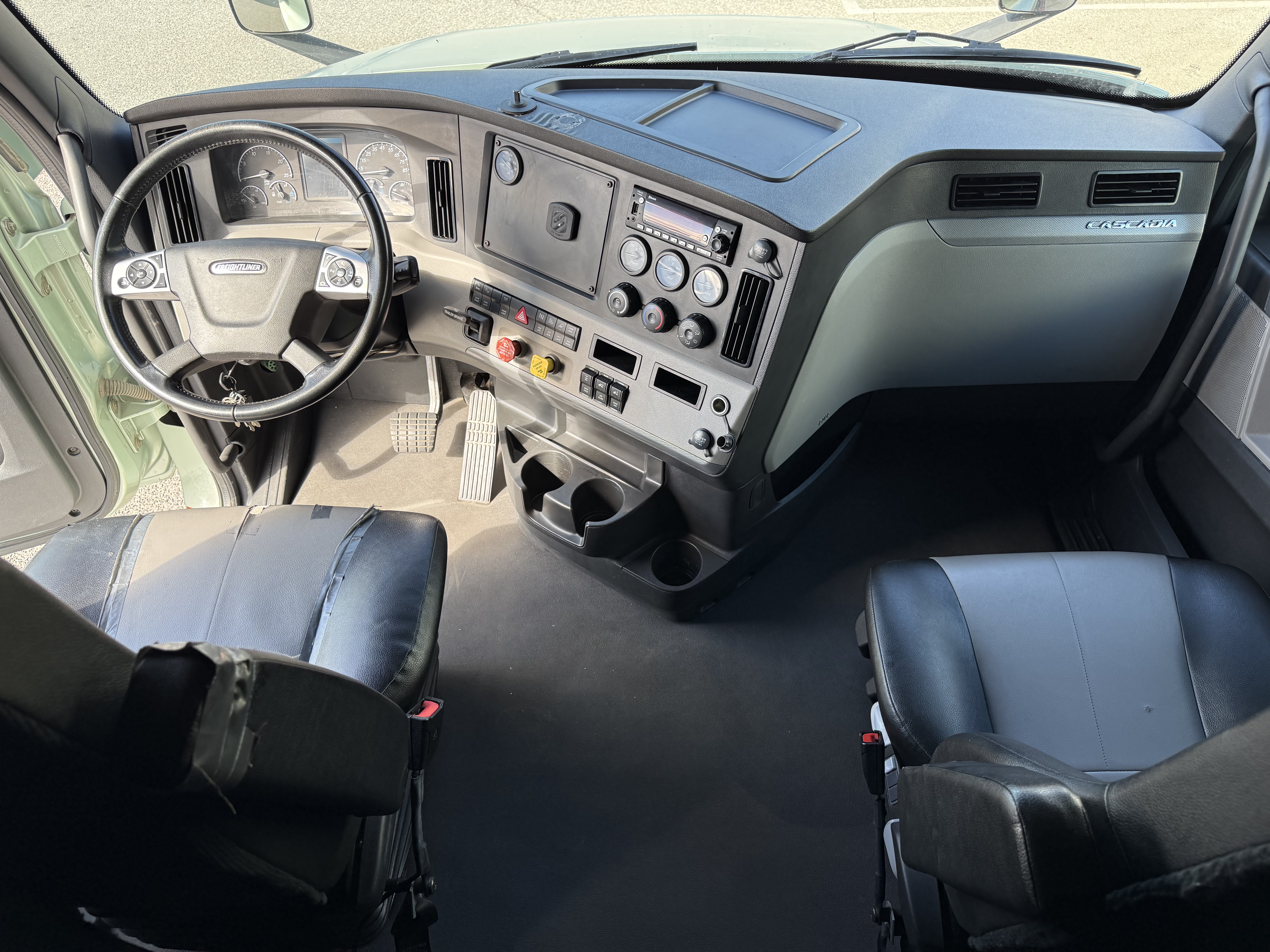 2022 FREIGHTLINER CASCADIA 126SLP - image 16