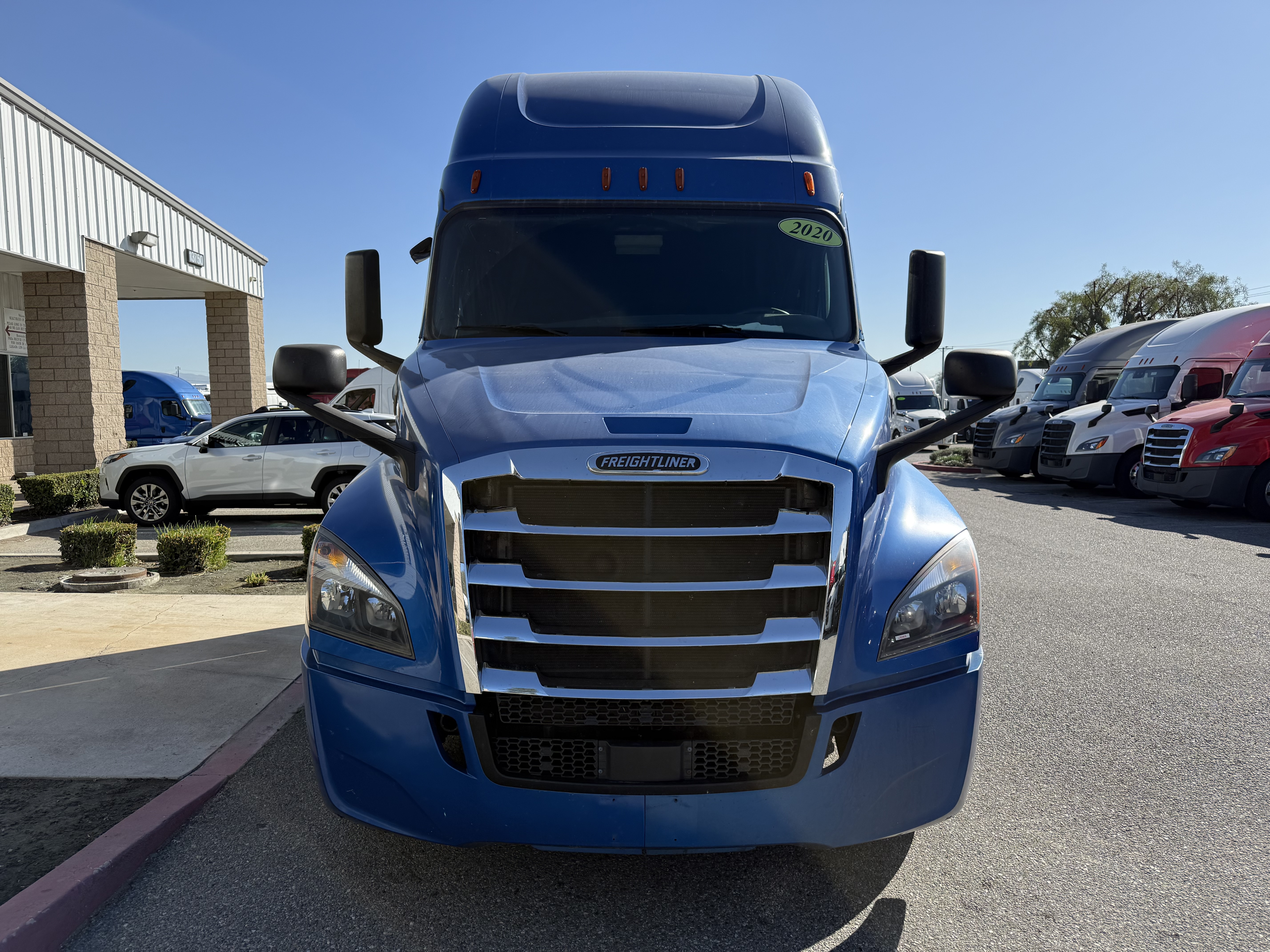 2020 FREIGHTLINER CASCADIA 126SLP - image 2
