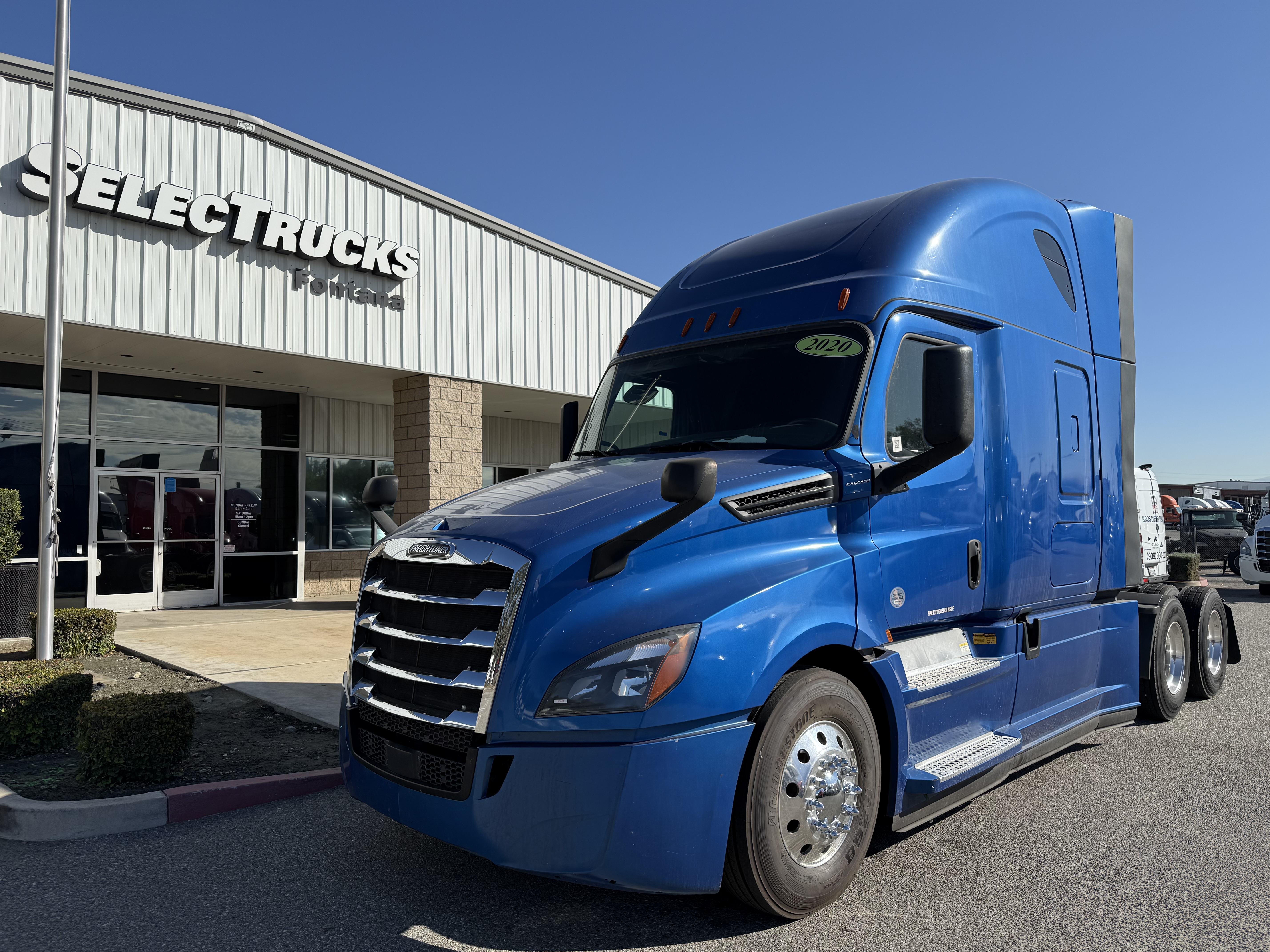 2020 FREIGHTLINER CASCADIA 126SLP - image 1