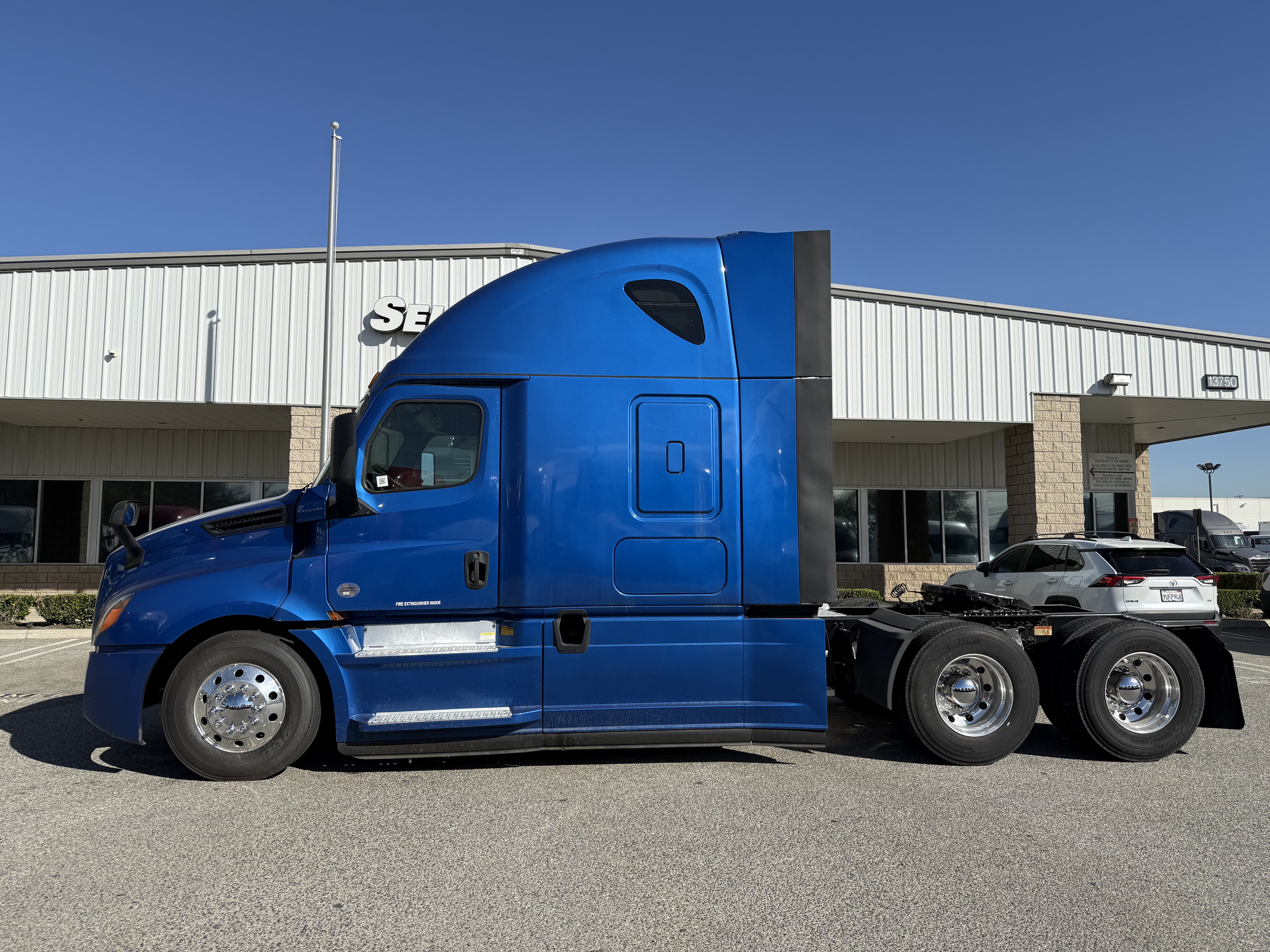 2020 FREIGHTLINER CASCADIA 126SLP - image 3