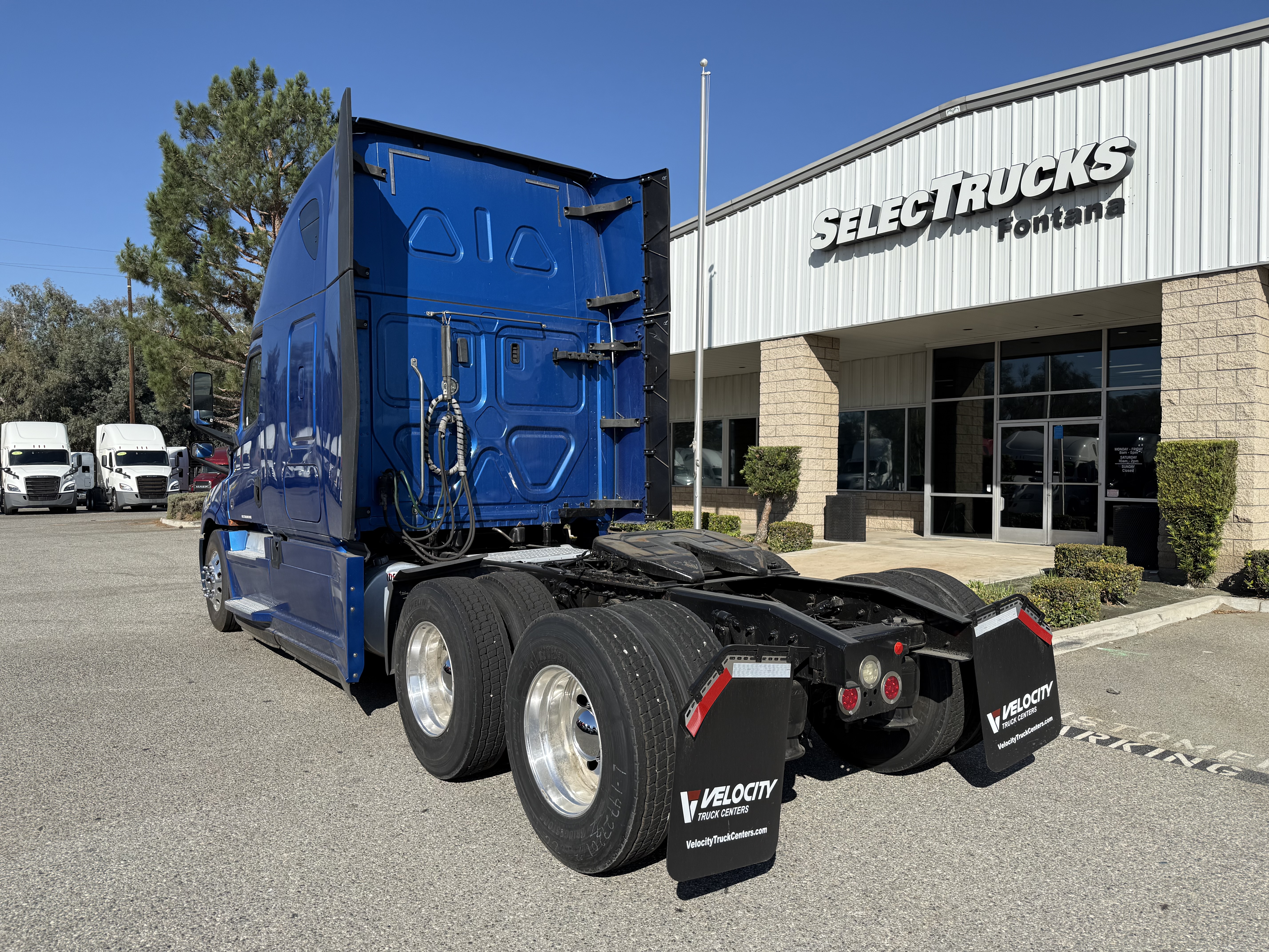 2020 FREIGHTLINER CASCADIA 126SLP - image 4
