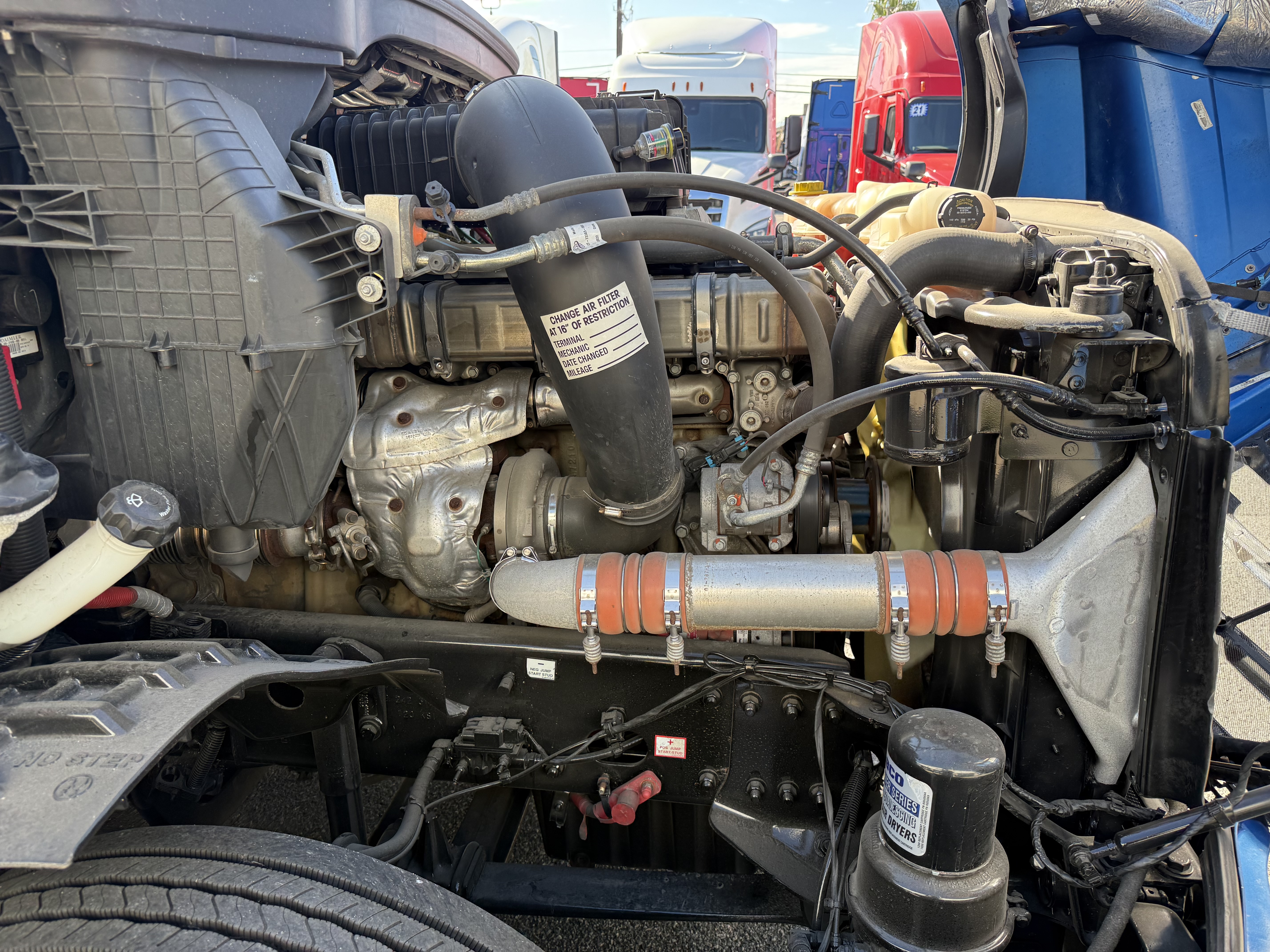 2020 FREIGHTLINER CASCADIA 126SLP - image 10