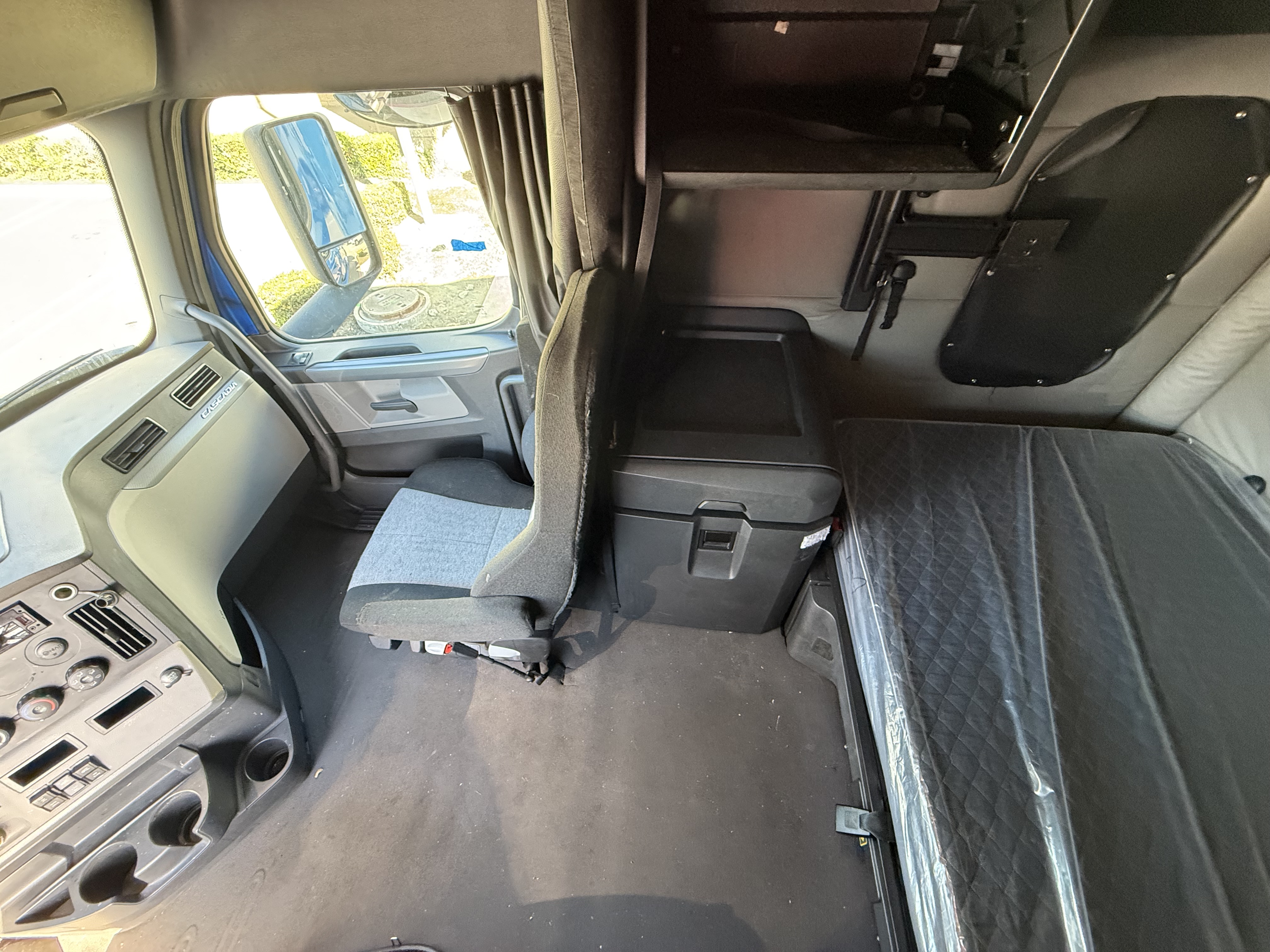 2020 FREIGHTLINER CASCADIA 126SLP - image 15