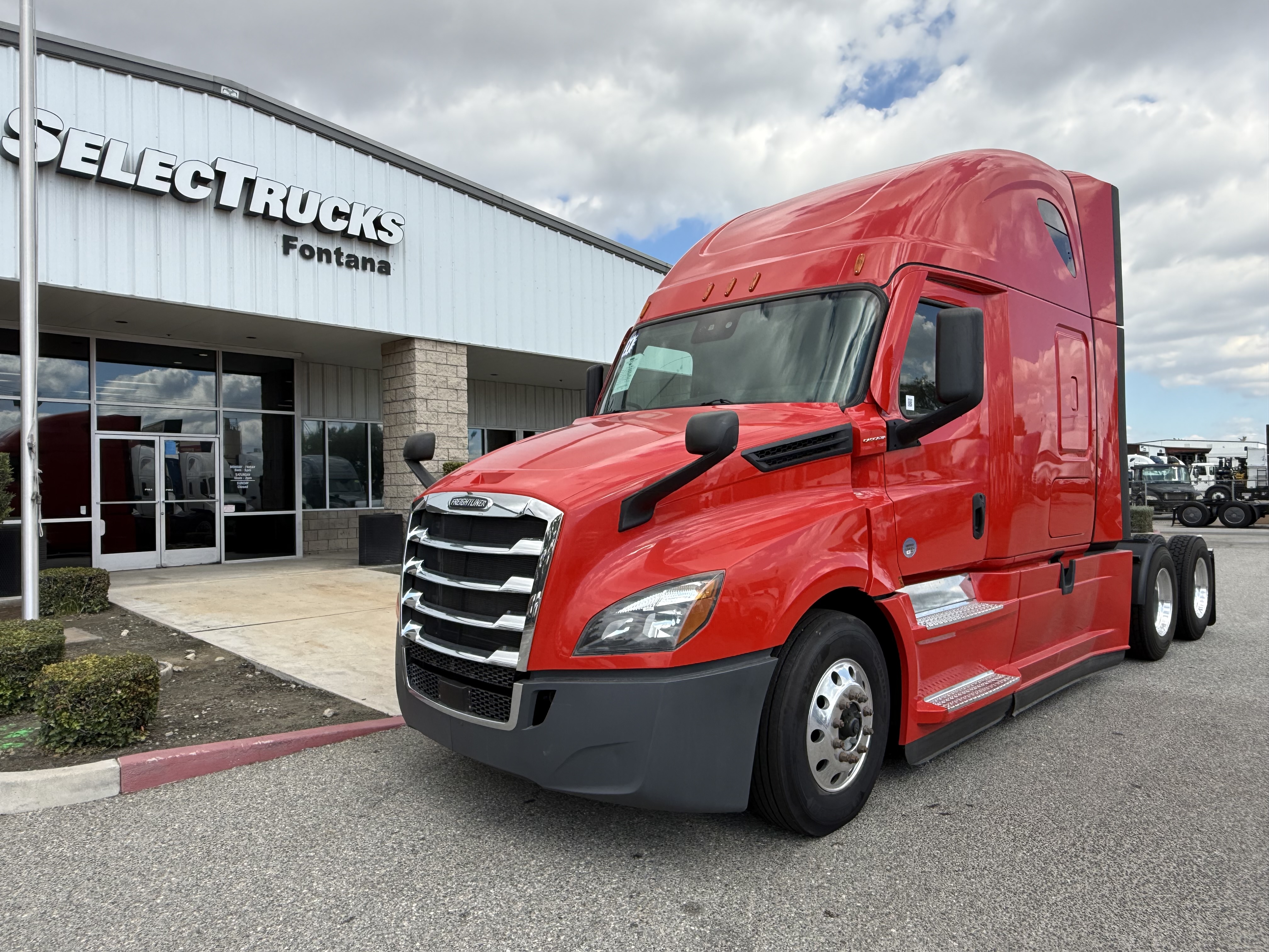 2021 FREIGHTLINER CASCADIA 126SLP - image 1
