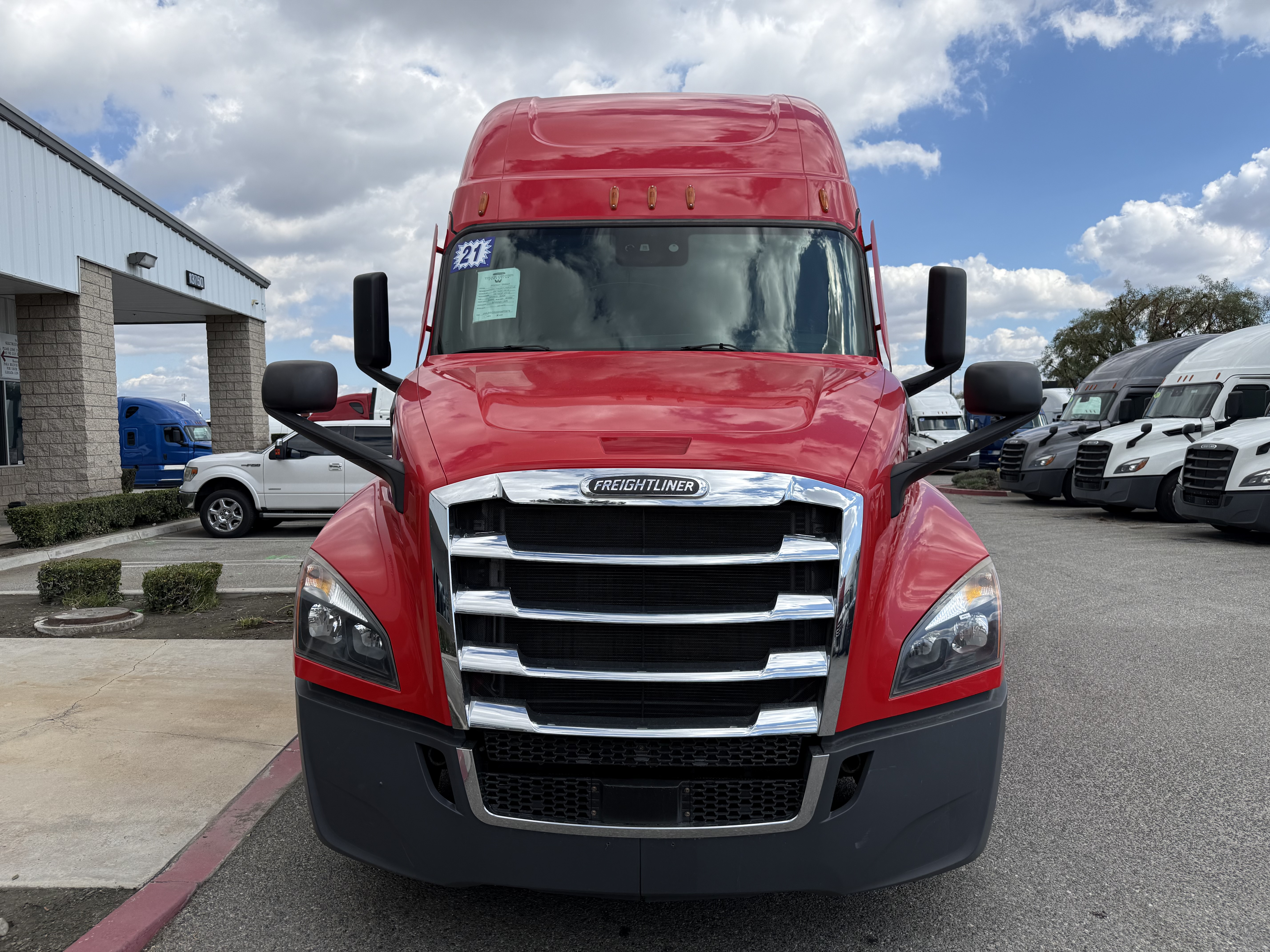 2021 FREIGHTLINER CASCADIA 126SLP - image 2