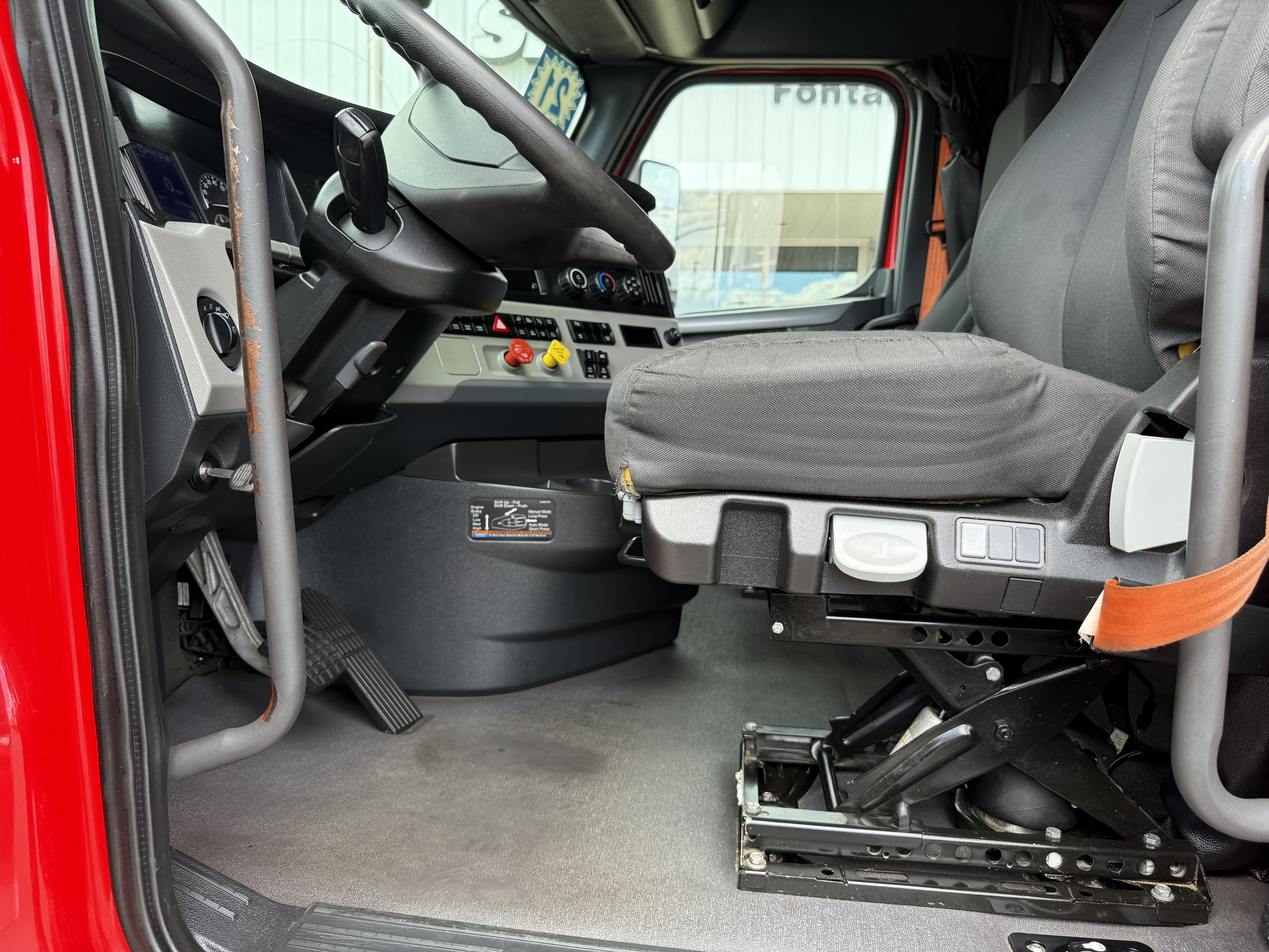 2021 FREIGHTLINER CASCADIA 126SLP - image 18