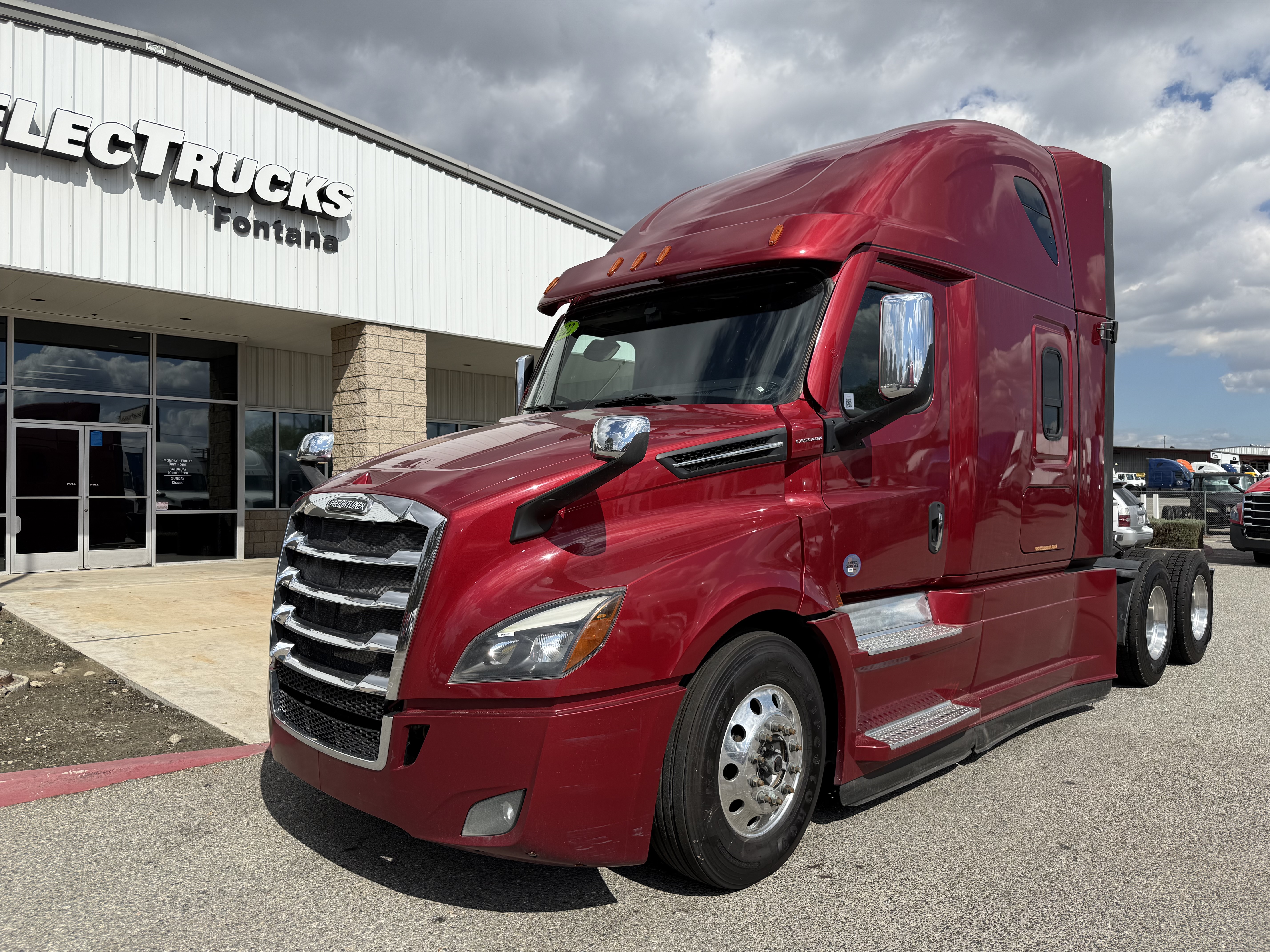 2022 FREIGHTLINER CASCADIA 126SLP - image 1