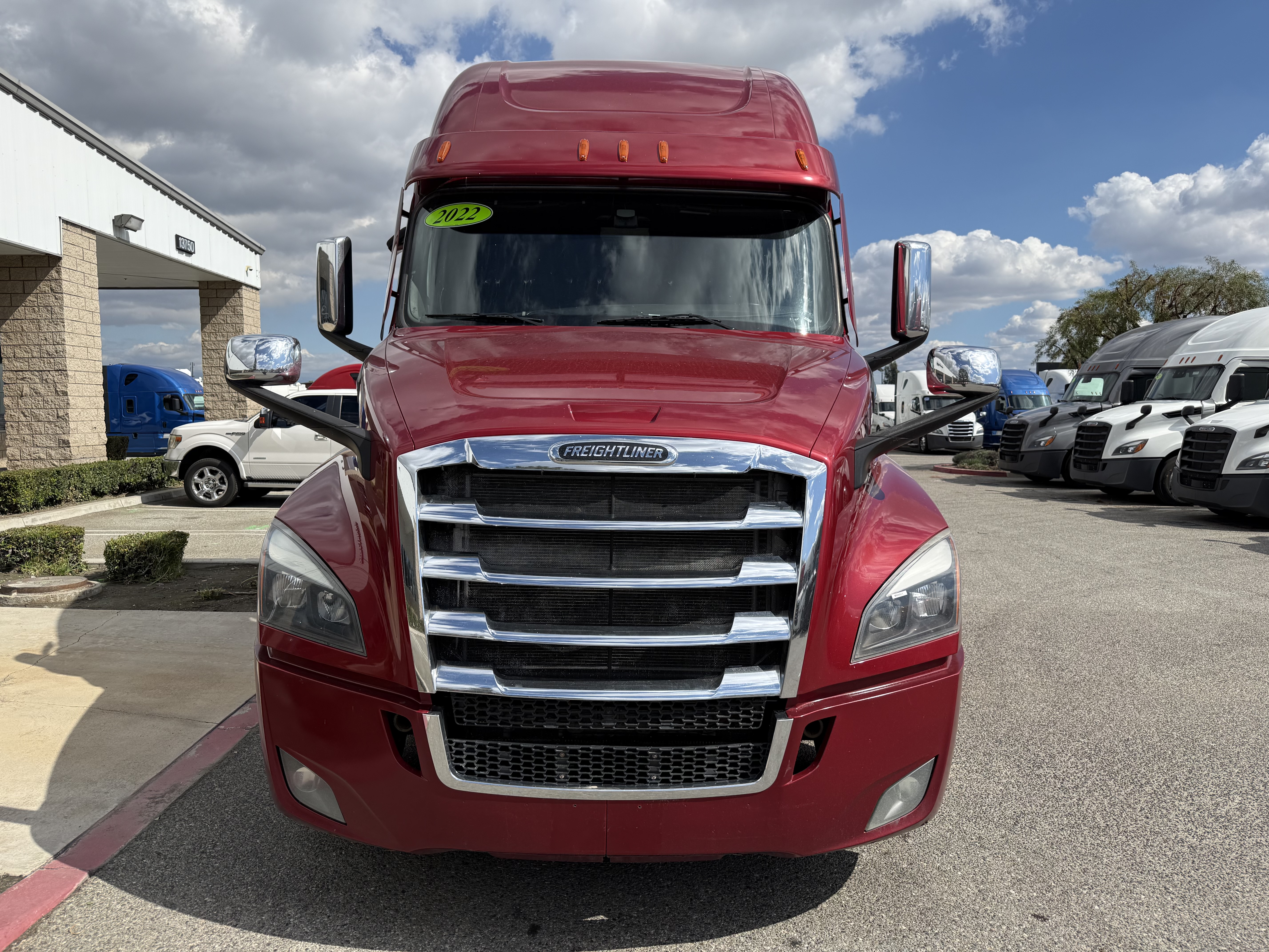 2022 FREIGHTLINER CASCADIA 126SLP - image 2