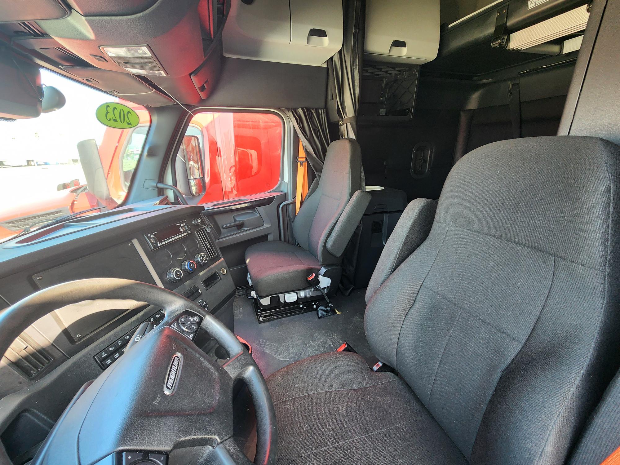 2023 FREIGHTLINER CASCADIA 126SLP - image 9