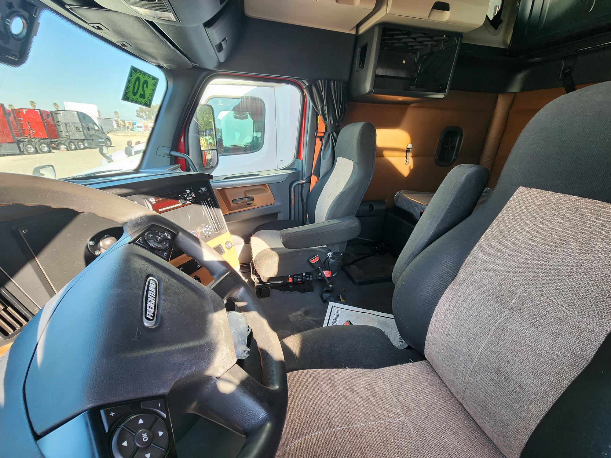 2020 FREIGHTLINER CASCADIA 126SLP - image 15