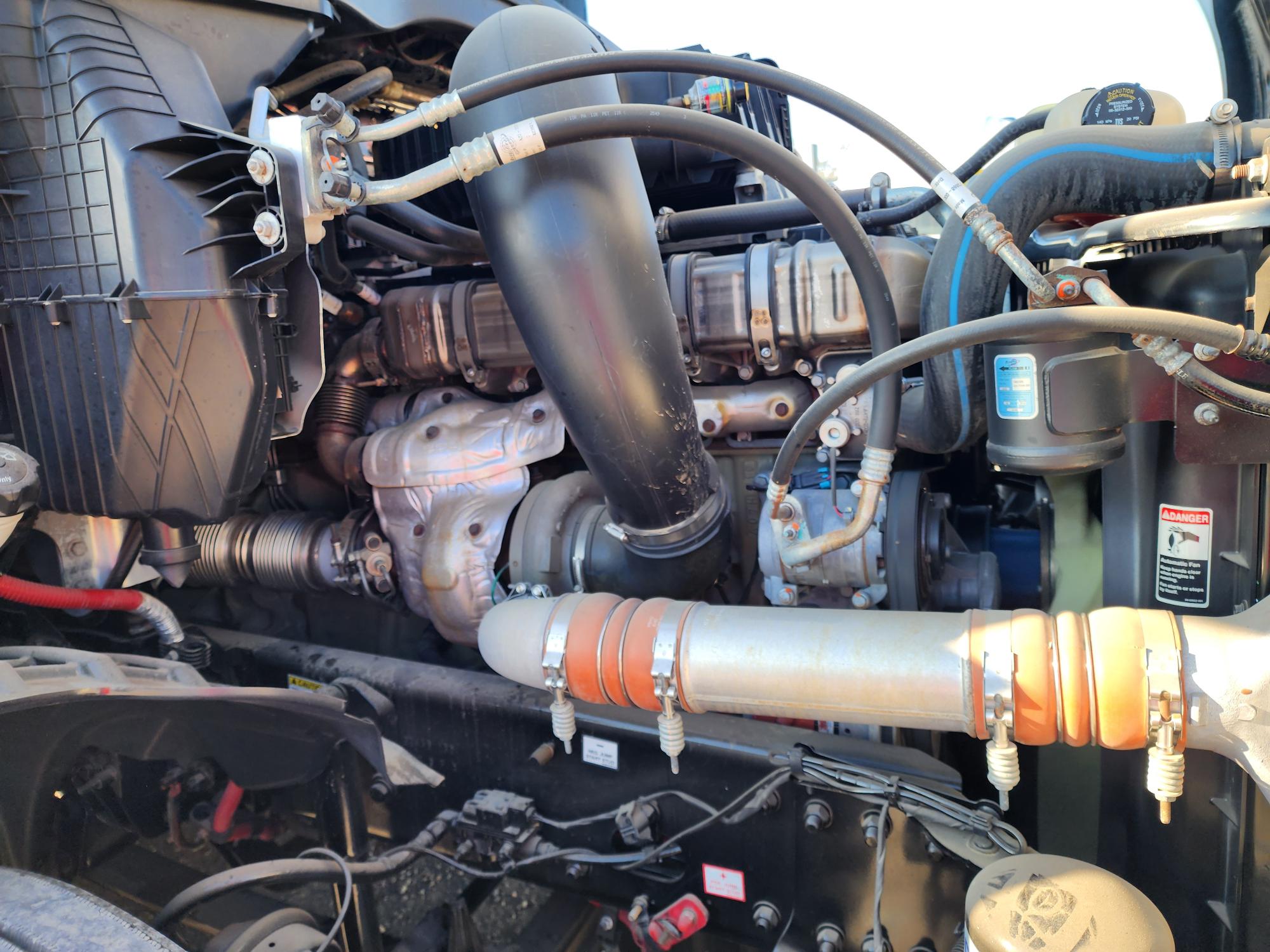 2020 FREIGHTLINER CASCADIA 126SLP - image 9