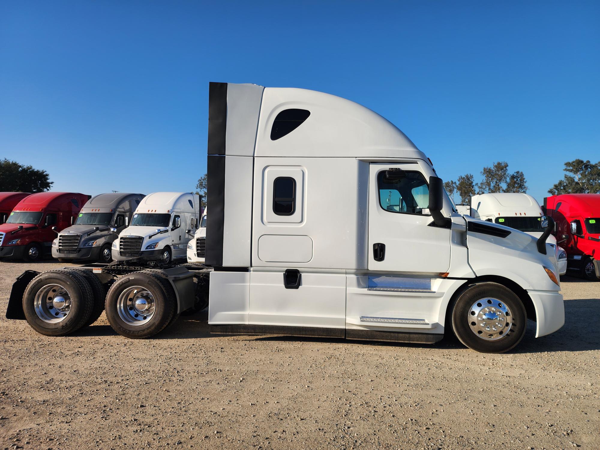 2020 FREIGHTLINER CASCADIA 126SLP - image 7