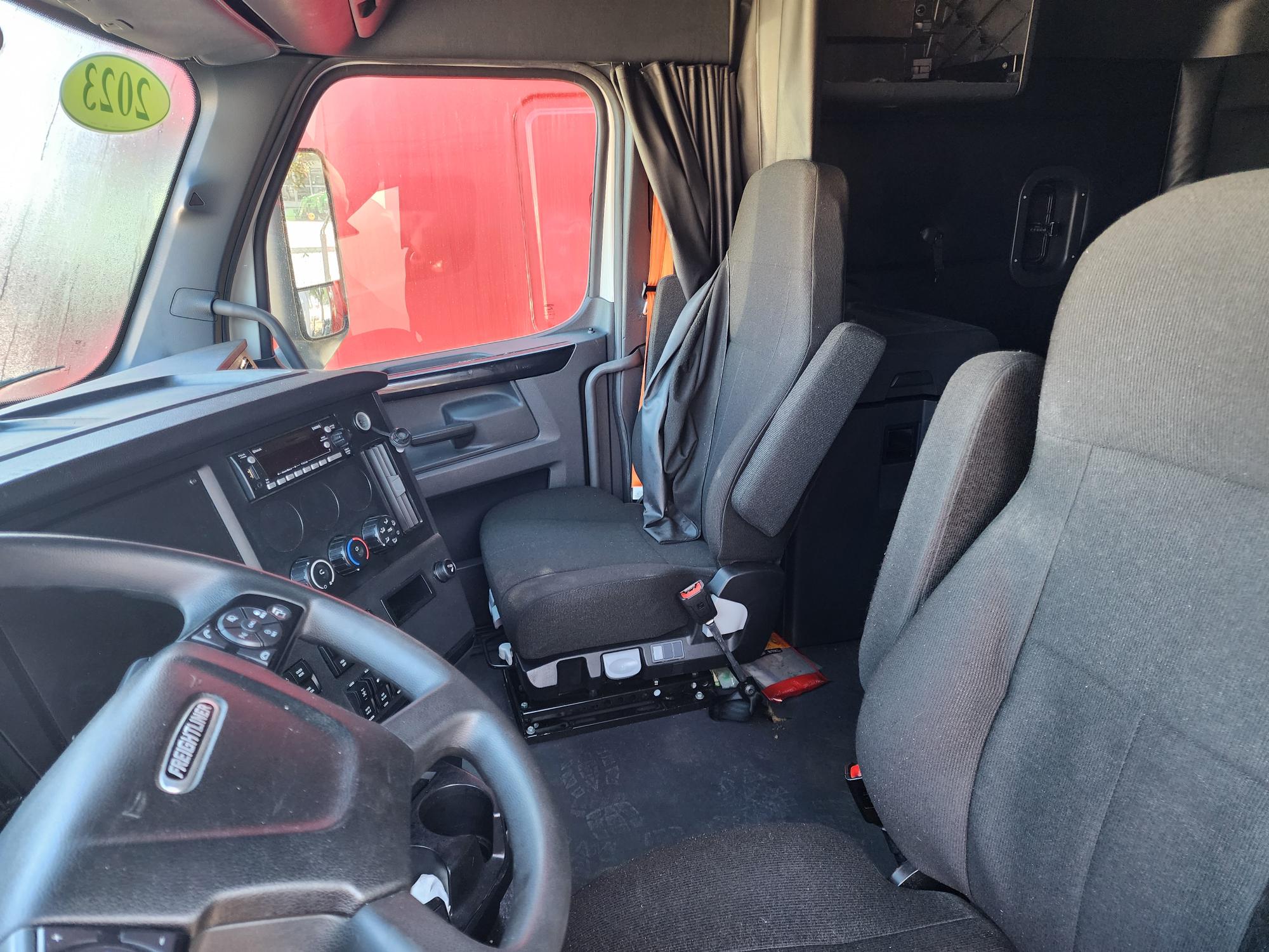 2023 FREIGHTLINER CASCADIA 126SLP - image 11