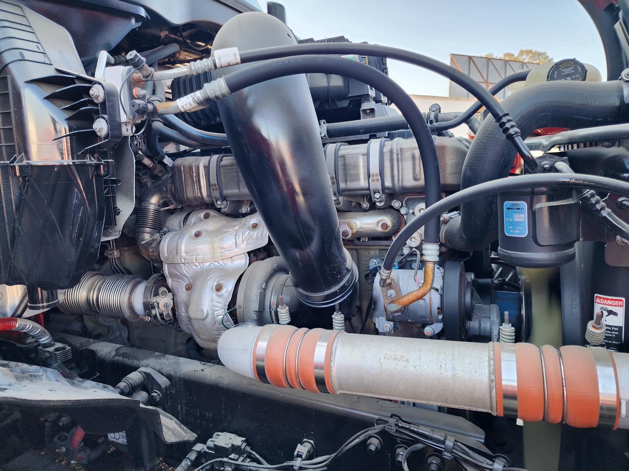 2020 FREIGHTLINER CASCADIA 126SLP - image 9