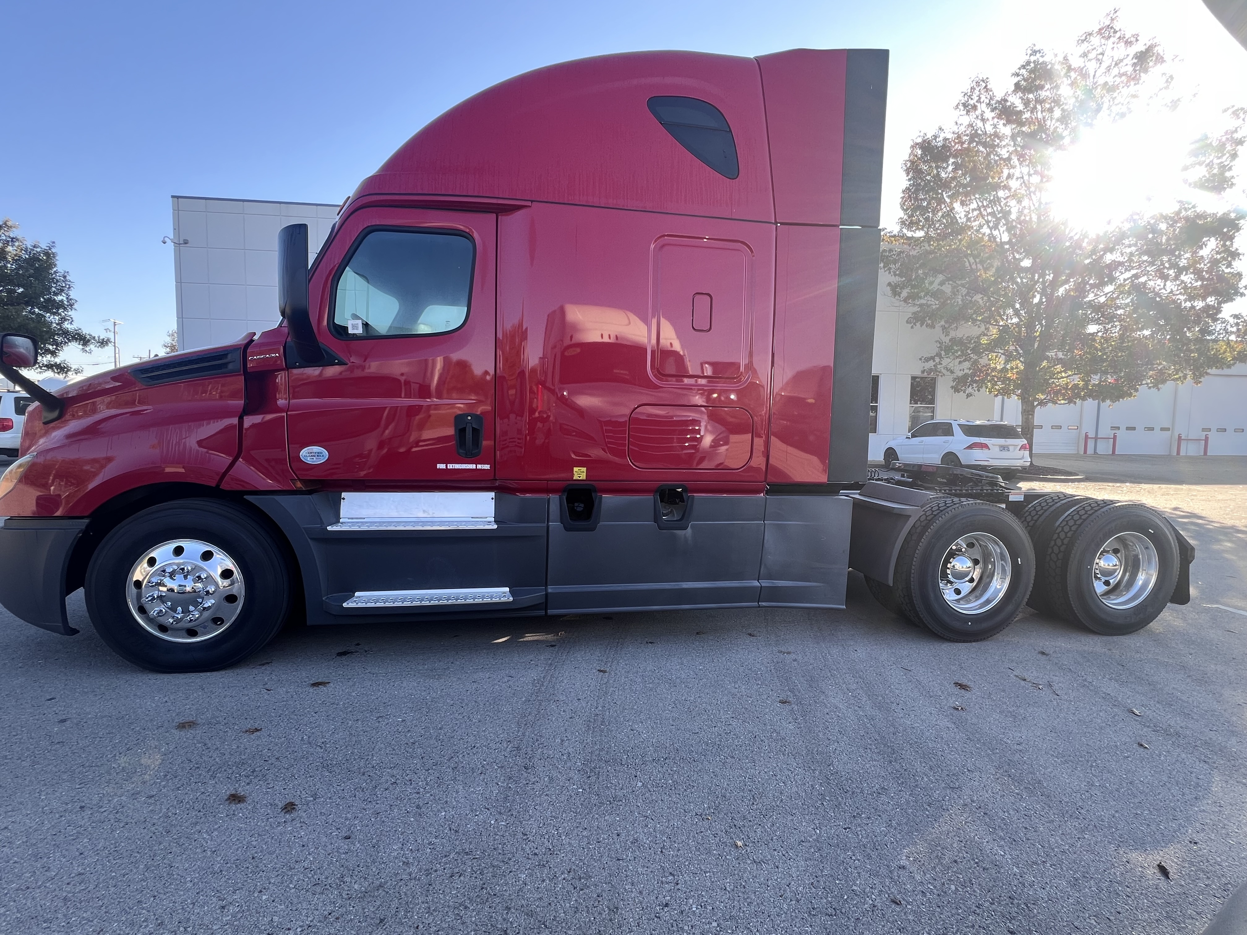 2020 FREIGHTLINER CASCADIA 126SLP - image 2