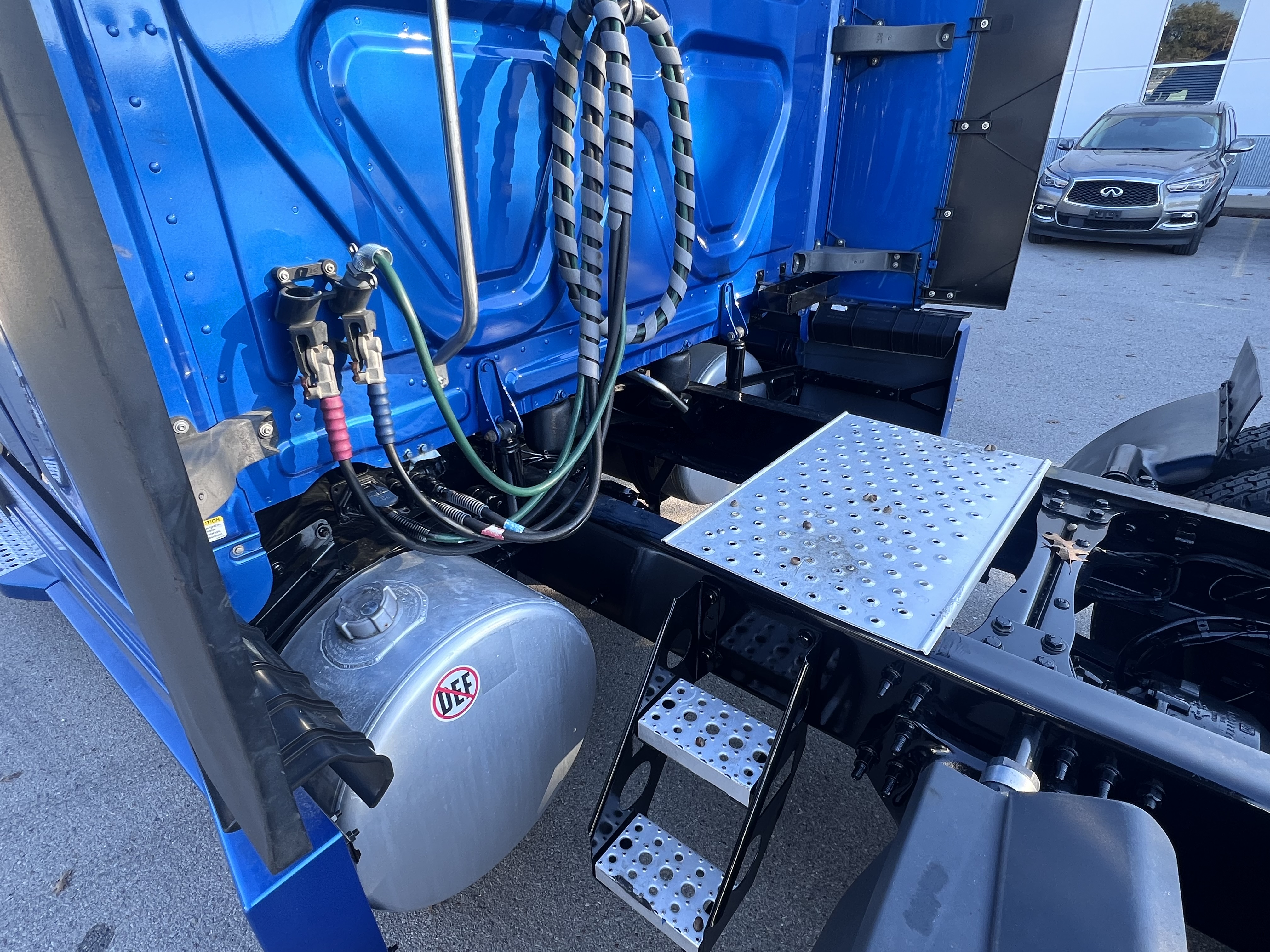 2020 FREIGHTLINER CASCADIA 126SLP - image 3