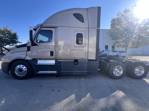 FREIGHTLINER CASCADIA 126SLP 2021